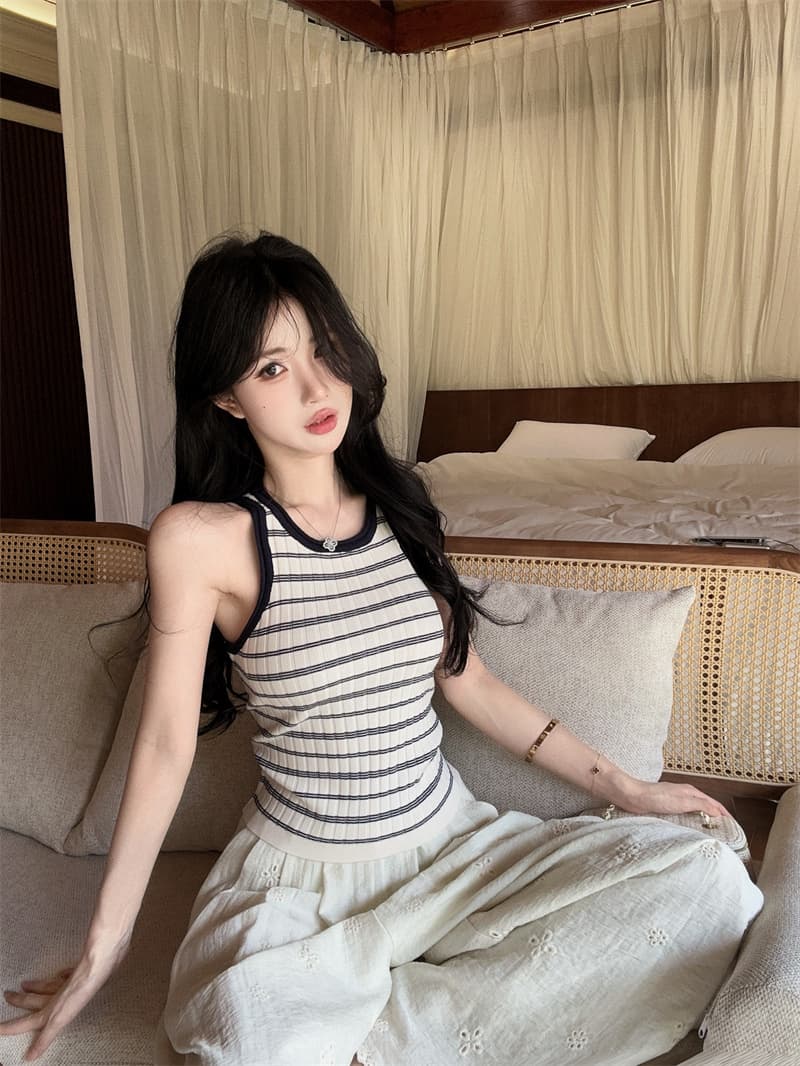 실사 2026 새로운 한 부서 스트라이프 조끼 높은 품질 니트 몸매 가꾸기 슬림해 보이는 다용도 외국 가스 여성 셔츠 상세 이미지 6