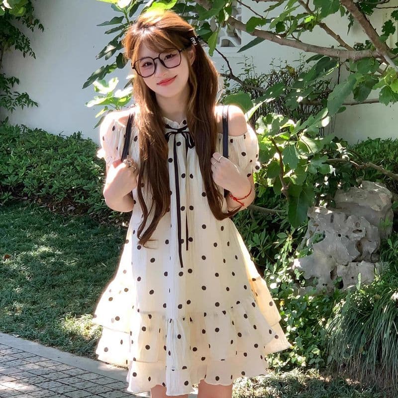 원본 것 네리 오프숄더 행침 목 여성 드레스 작은 키 반팔 도트 무늬 품격 퍼프 인형 미니 스커트 이미지 5
