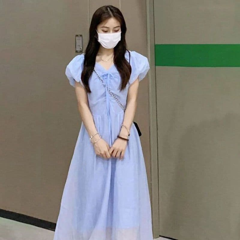 달콤함 부드러운 바람 품격 연령 감소 V넥 파란색 드레스 여자 학생 가을 새로운 허리 수축 중간 길이 A라인 스커트