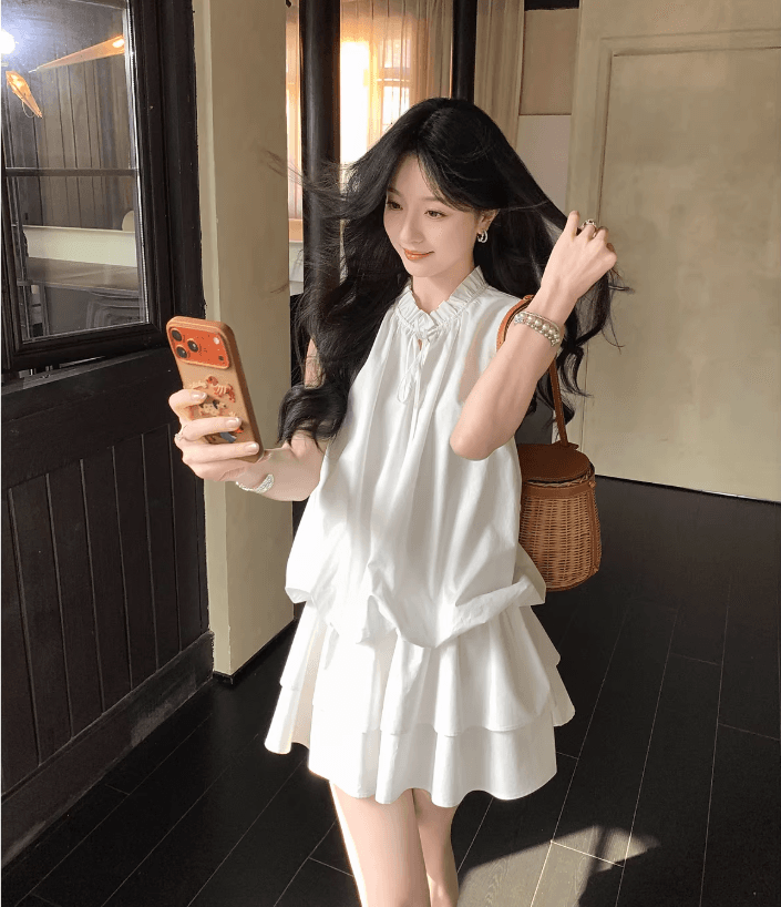 부드러운 바람 V넥 레이스업 황색 꽃밭 여성 드레스 새로운 다용도 슬림해 보이는 한 마디 민소매 미니 스커트 반바지 세트 상세 이미지 9