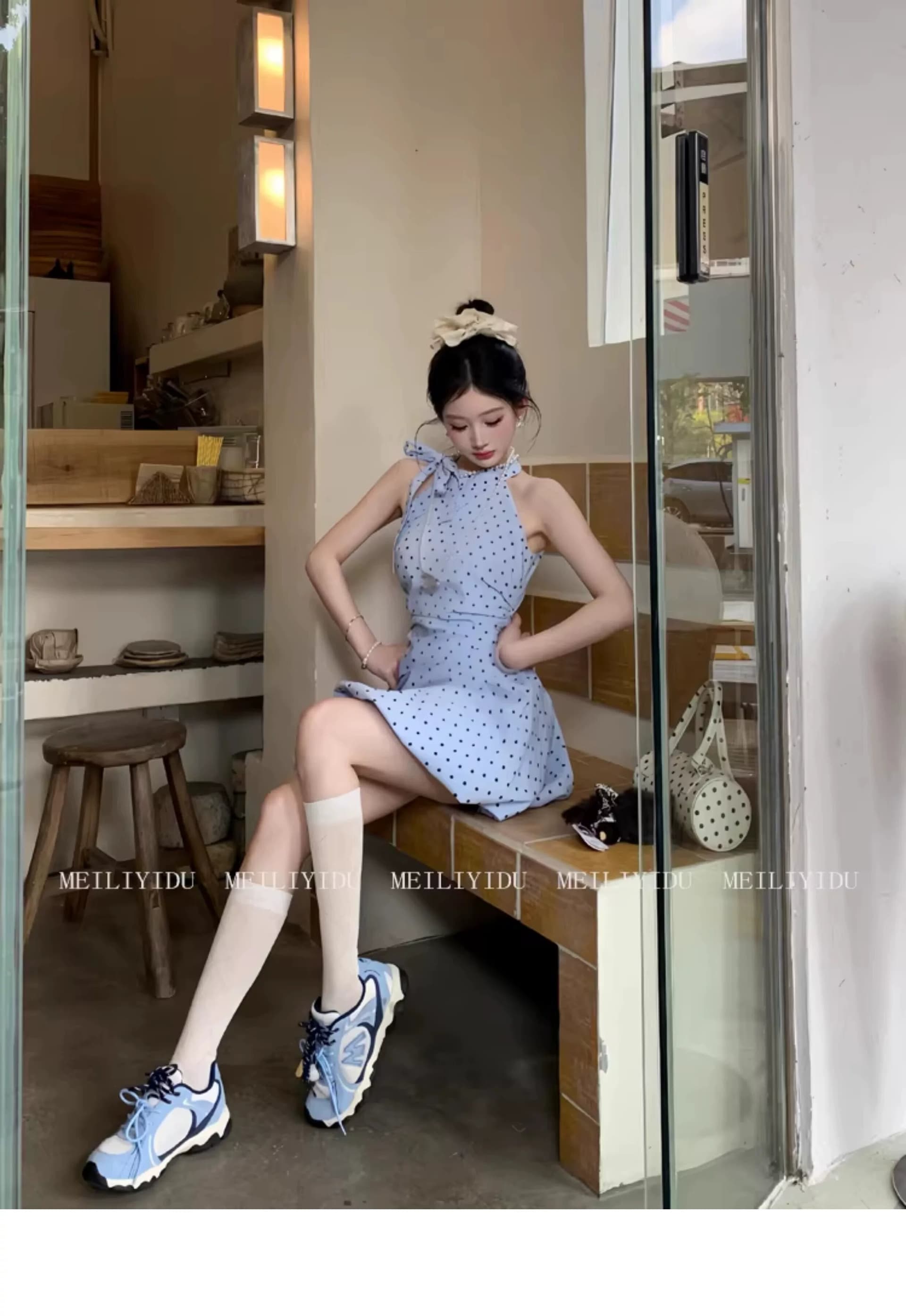 프랑스식 파란색 도트 무늬 스트랩 행침 목 계절 해변가 휴가 핫걸 허리 수축 꽃밭 미니 스커트 상세 이미지 2