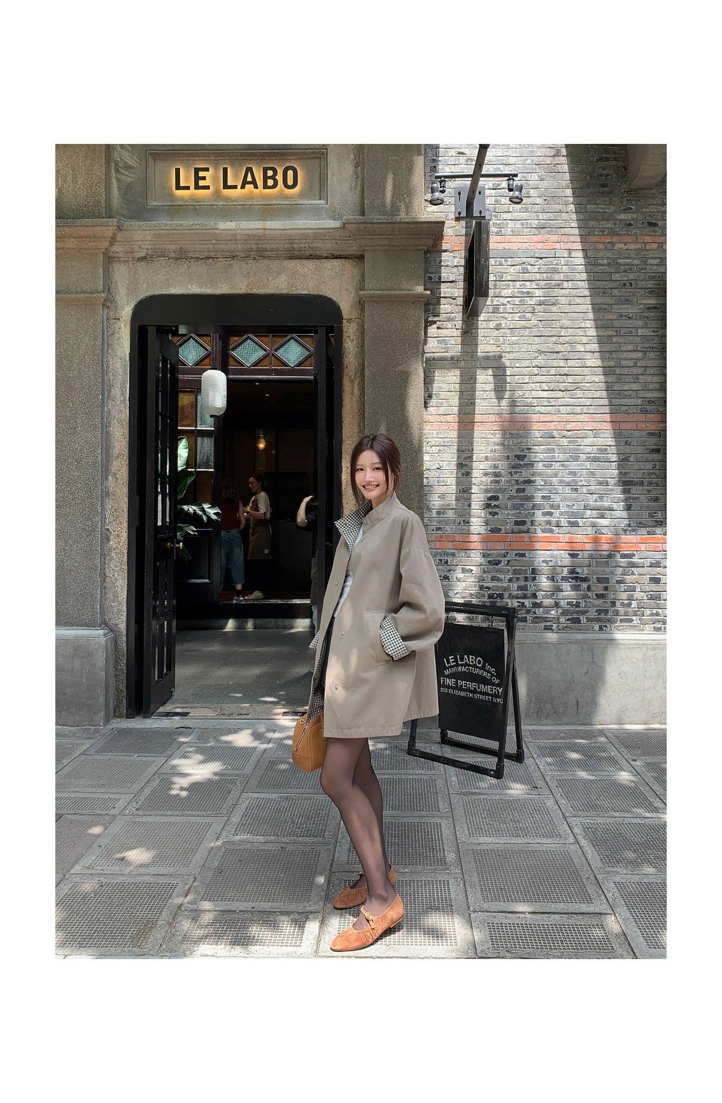 고급 센스 품격 느긋한 바람 디자인 센스 양면 착용 체크무늬 스탠드 칼라 질감 바람막이 여성 코트 중간 길이 맨위 상세 이미지 1