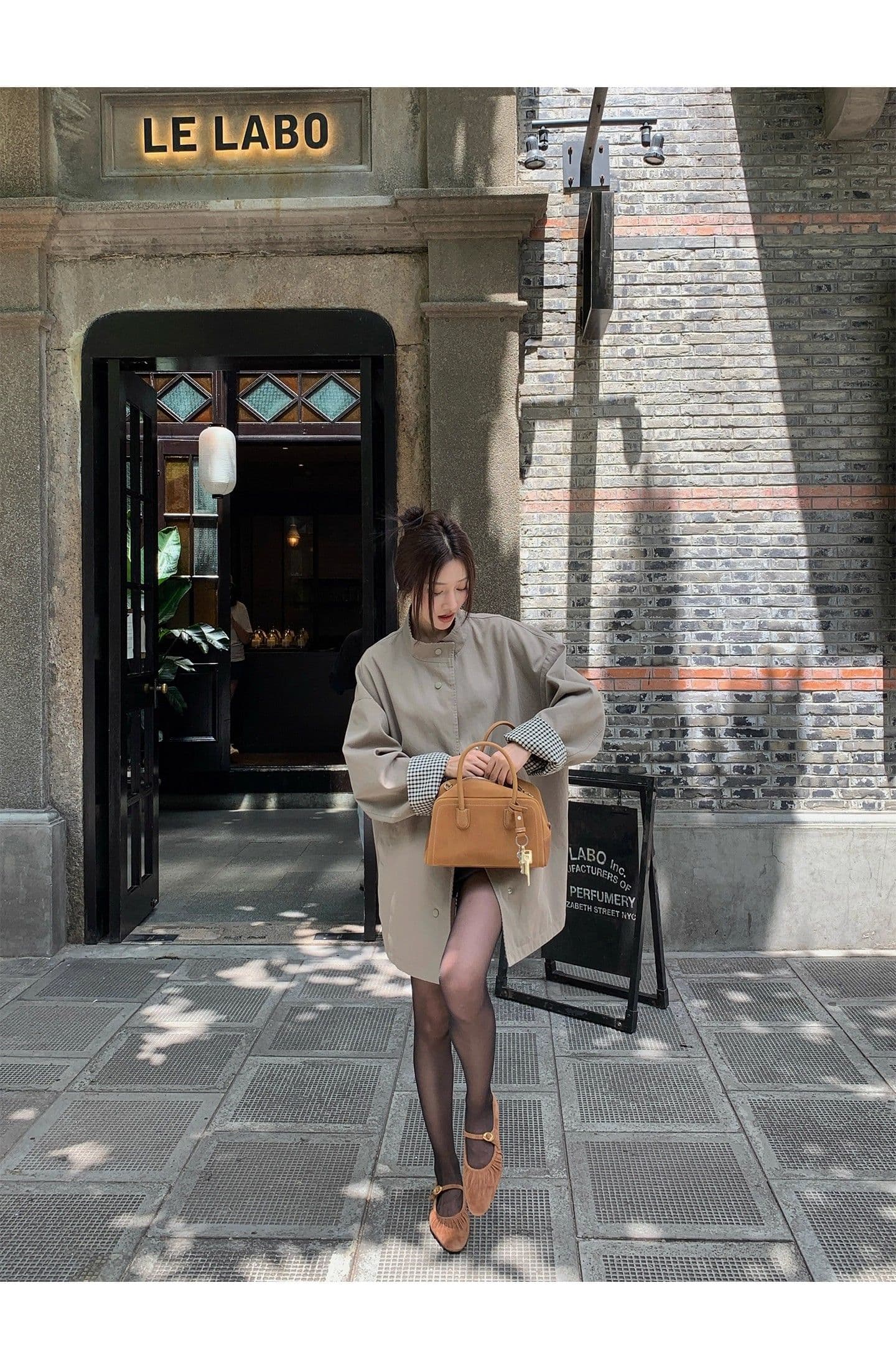 고급 센스 품격 느긋한 바람 디자인 센스 양면 착용 체크무늬 스탠드 칼라 질감 바람막이 여성 코트 중간 길이 맨위 상세 이미지 18