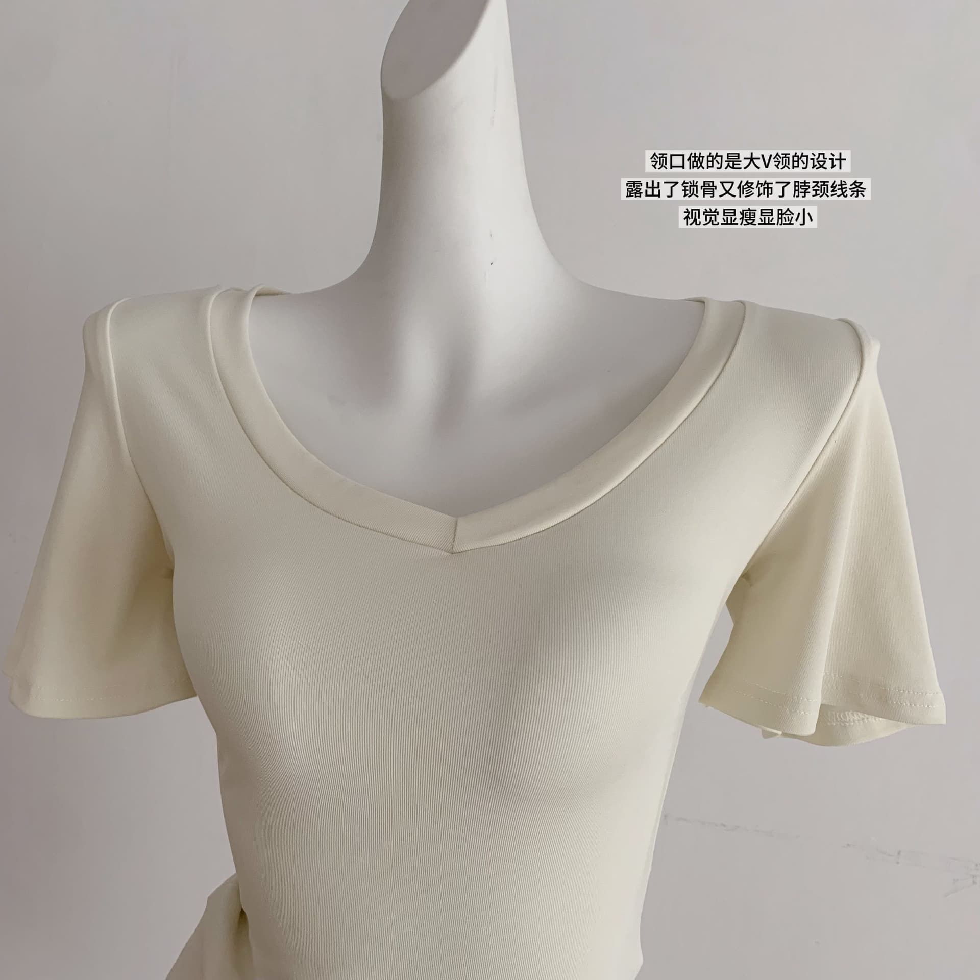 한 비 지아 부드러운 부서 한 여성 주간 실크 아세트산 V넥 니트 반팔 맨위 다용도 티셔츠 새틴 반 스커트 세트 상세 이미지 4