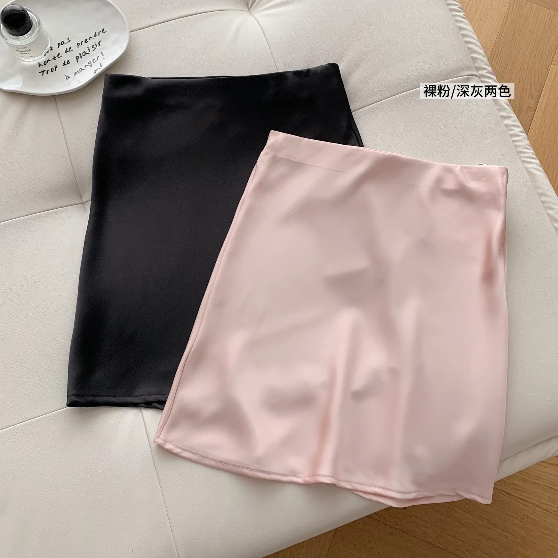한 비 지아 부드러운 부서 한 여성 주간 실크 아세트산 V넥 니트 반팔 맨위 다용도 티셔츠 새틴 반 스커트 세트 상세 이미지 12