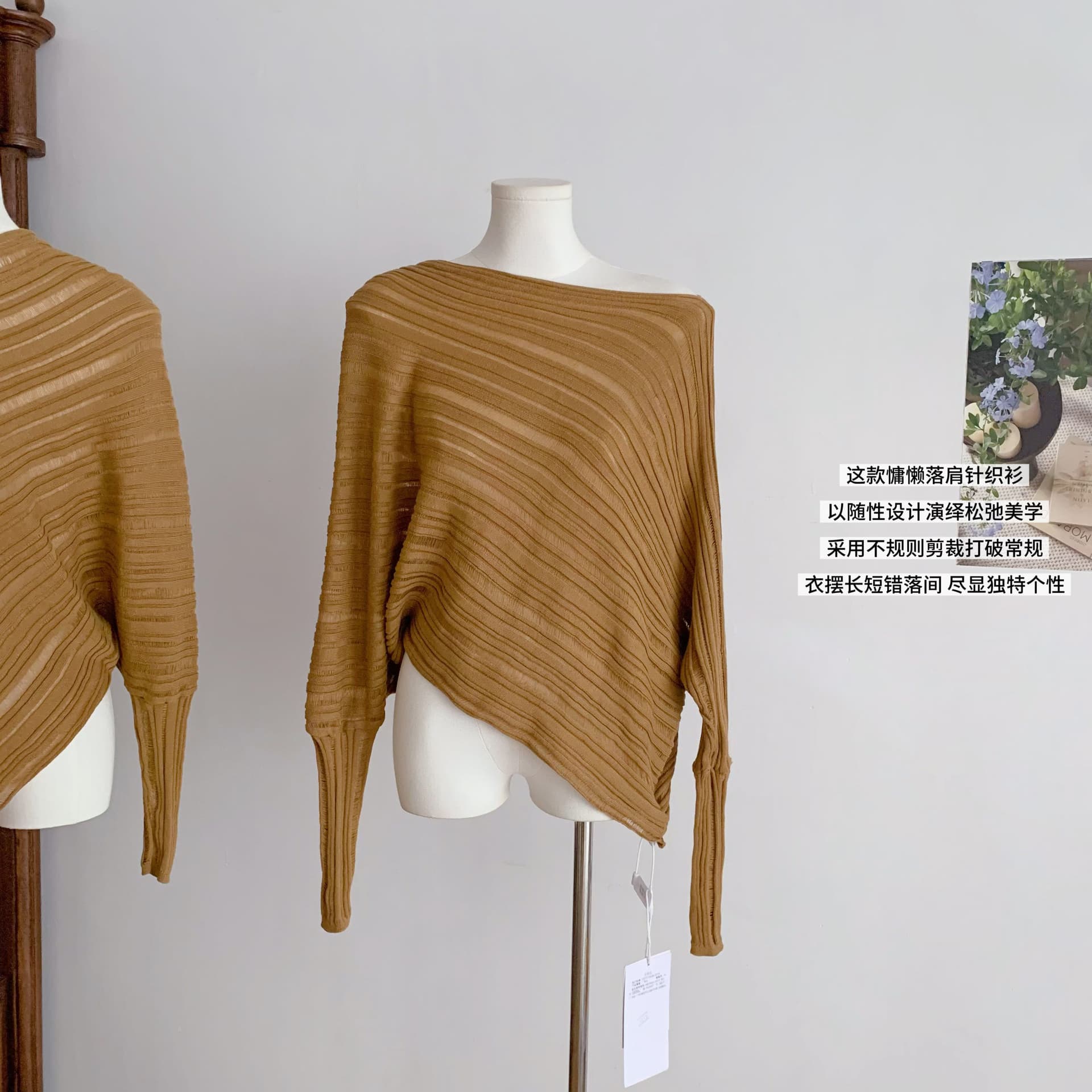 farte shop 한 부서 느긋한 비스듬한 어깨 스웨터 여자 가을 불규칙 디자인 도루 센스 루즈핏 모직물 맨위 상세 이미지 3