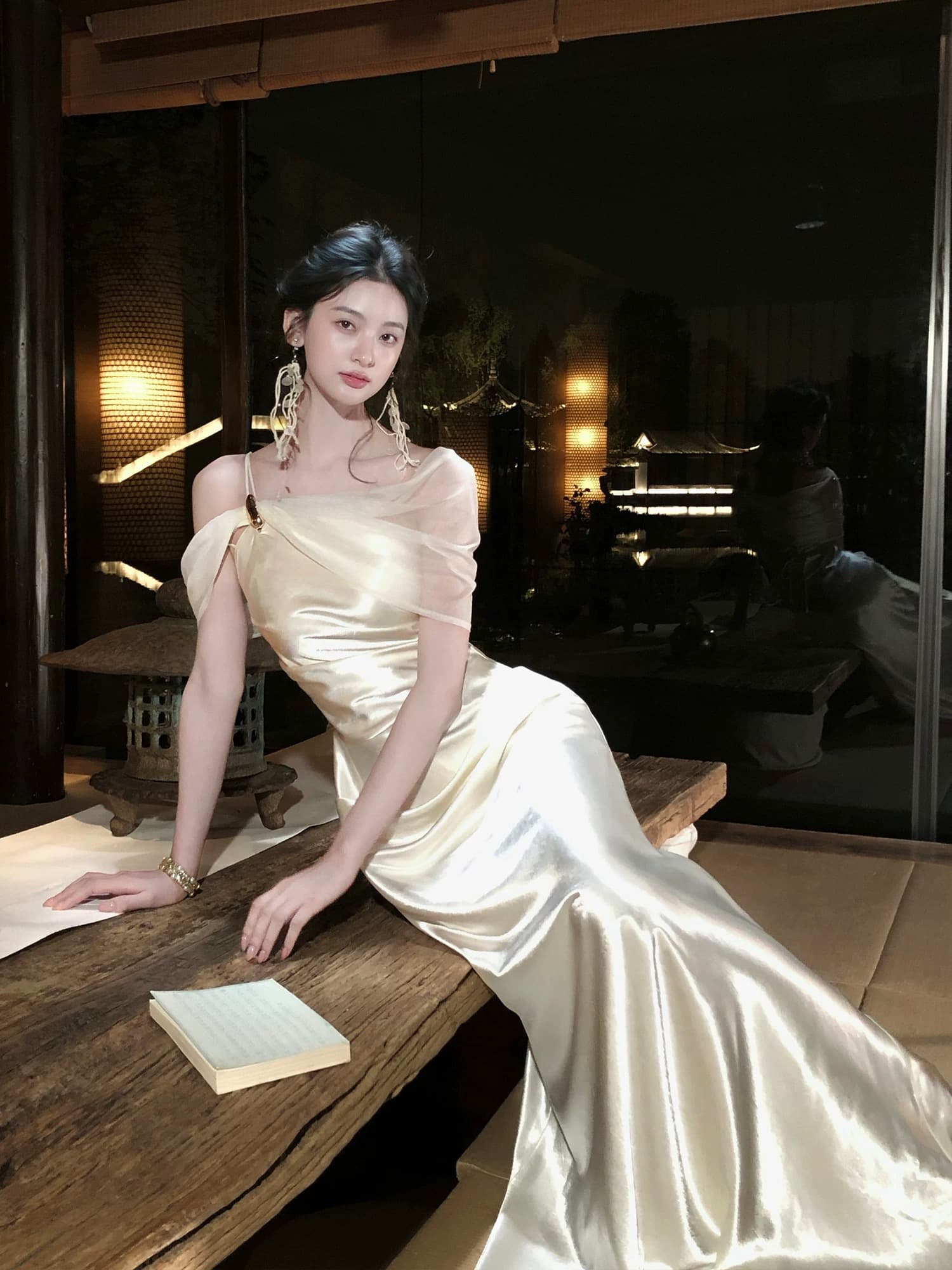 하나부터 순간 디자인 센스 비스듬한 어깨 금속 버클 새틴 롱 스커트 허리 수축 인어 꼬리 고급 센스 빛 럭셔리 예복 롱 스커트 상세 이미지 3