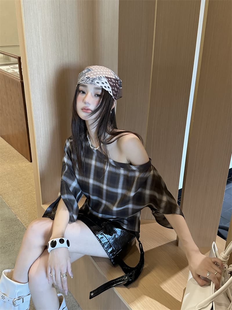 있음 선적 디자인 센스 체크무늬 비스듬한 어깨 반팔 여성 셔츠 여름 비대칭 커프스 오프숄더 맨위 상세 이미지 9