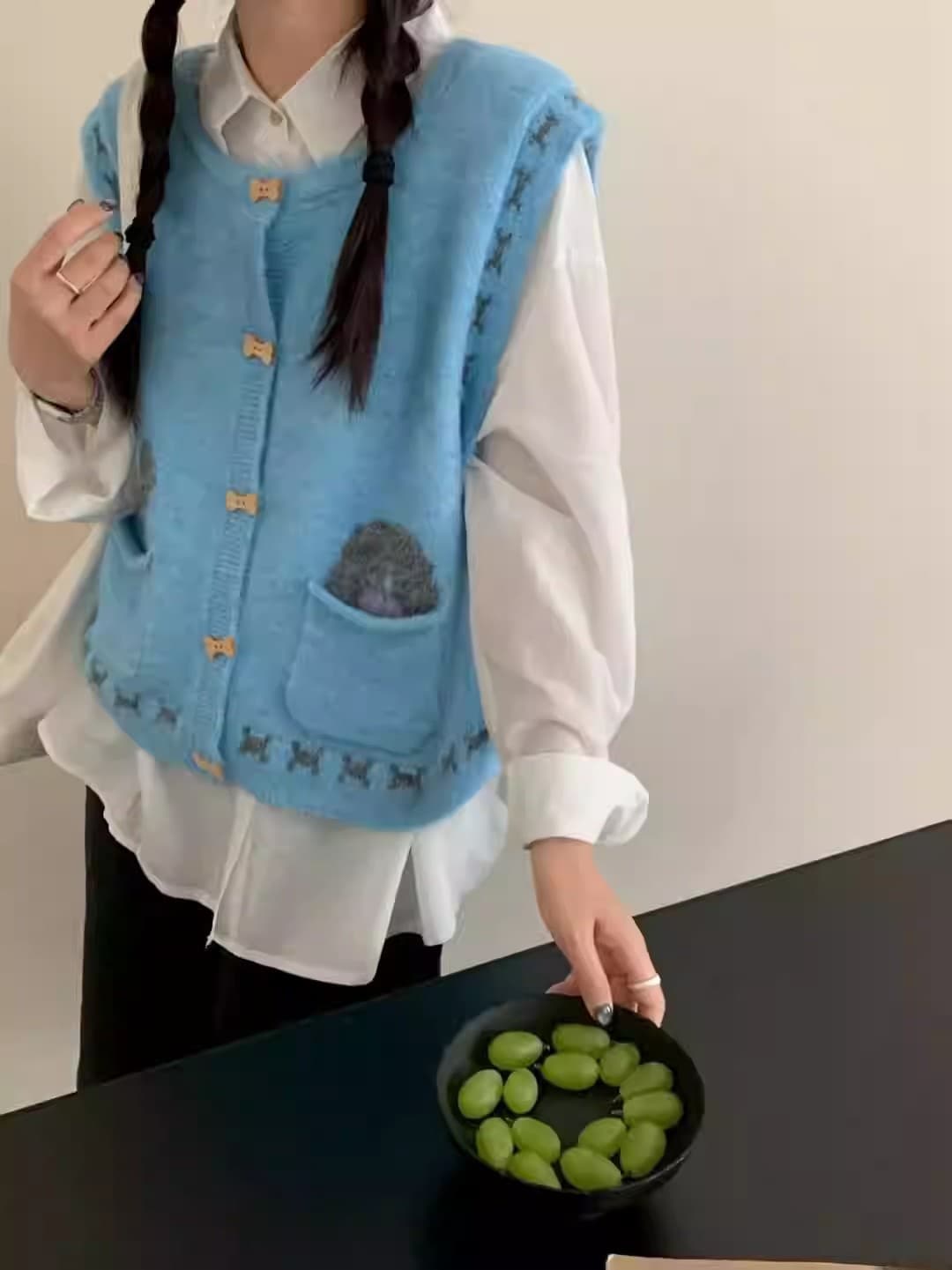 만화 강아지 뼈 단추 라운드 넥 니트 조끼 여자 가을 새로운 루즈핏 스웨터 조끼 민소매 맨위 트렌디 이미지 4