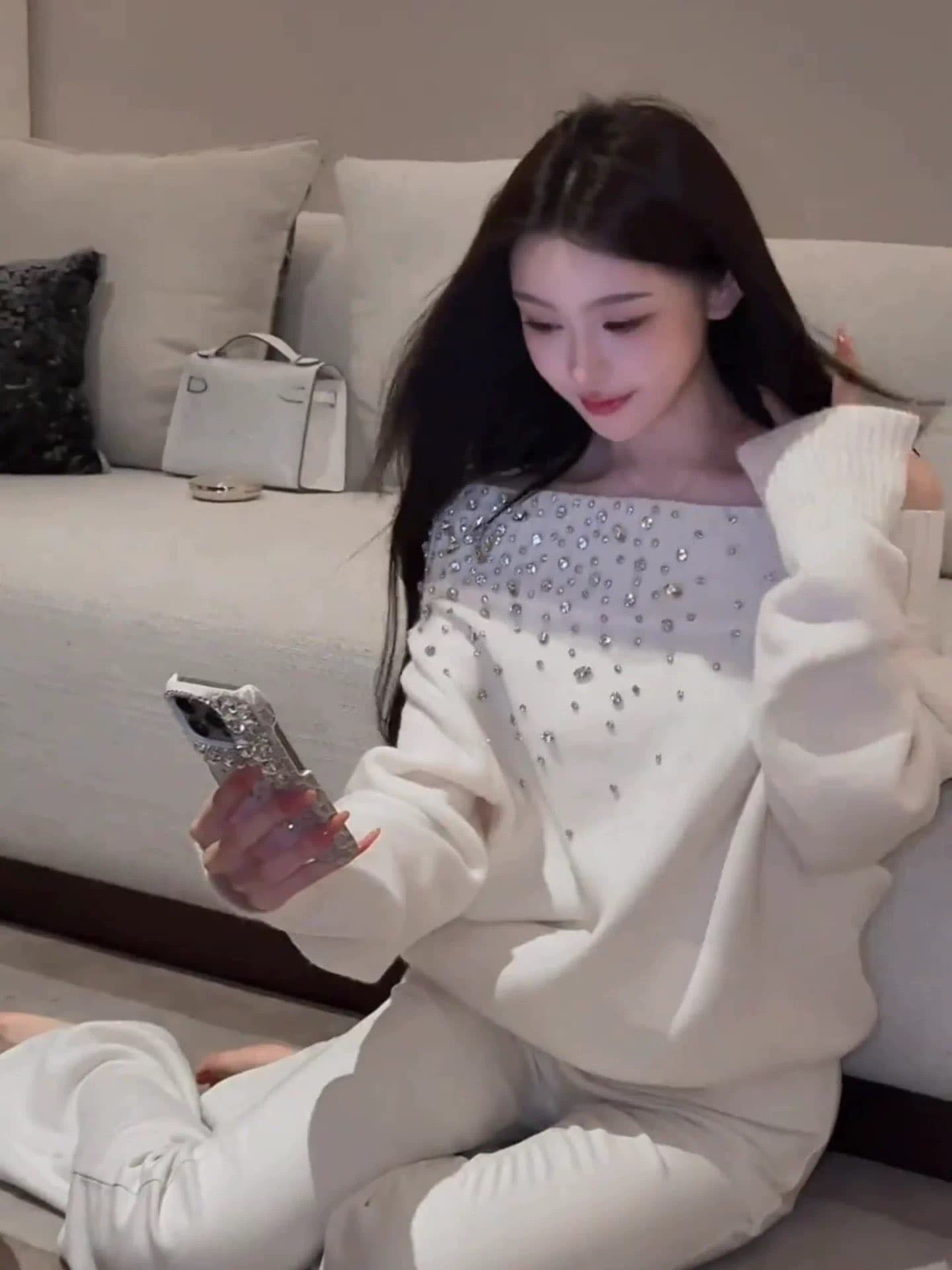 오프숄더 화이트 핫픽스 긴팔 니트 스웨터 여성 가을 겨울철 스웨터 한 부서 순수한 욕망 오프숄더 인사이드 가져 가라. 만나는 맨위 상세 이미지 4