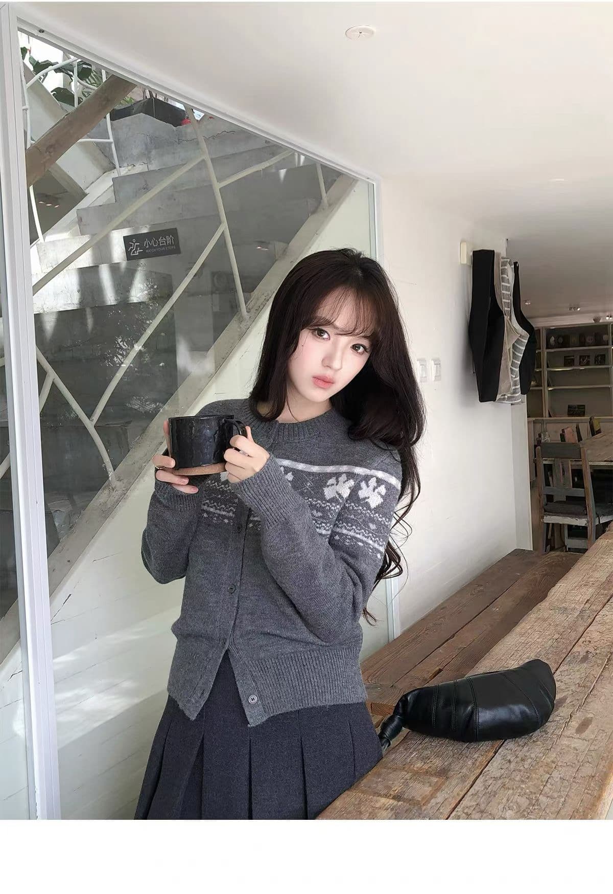 라운드 넥 오픈 가디건 쇼트 스타일 공정한 섬 스웨터 여자 가을 겨울 슬림해 보이는 느긋한 바람 몸매 가꾸기 오픈 가디건 맨위 로드 중 이미지 3