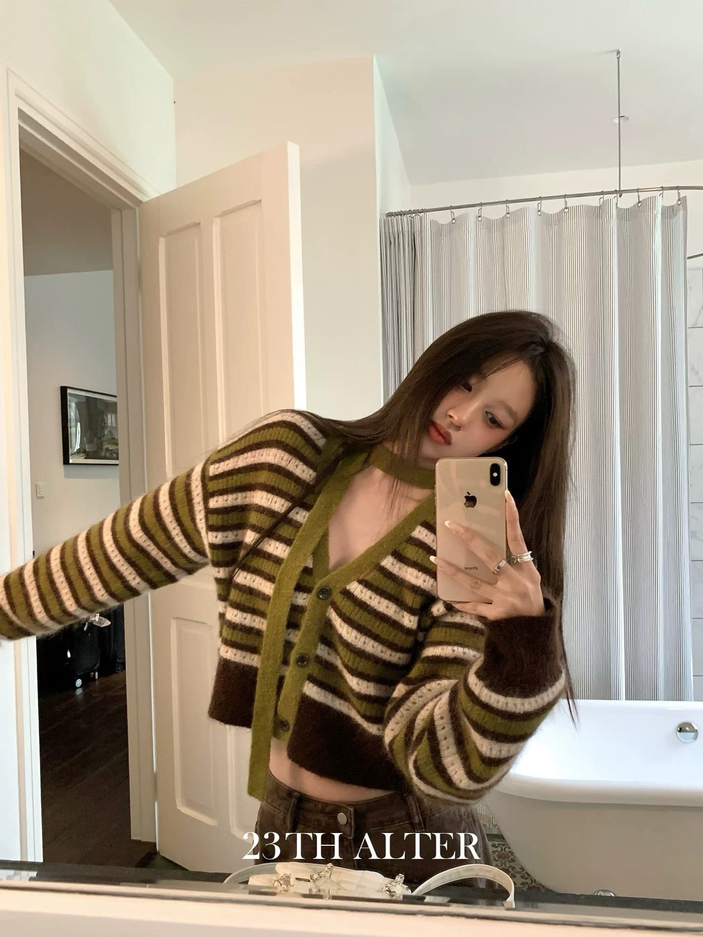 한 부서 가을 스트라이프 배색 목도리 니트 스웨터 여성 가을 V넥 쇼트 스타일 품격 스웨터 오픈 가디건 상세 이미지 6