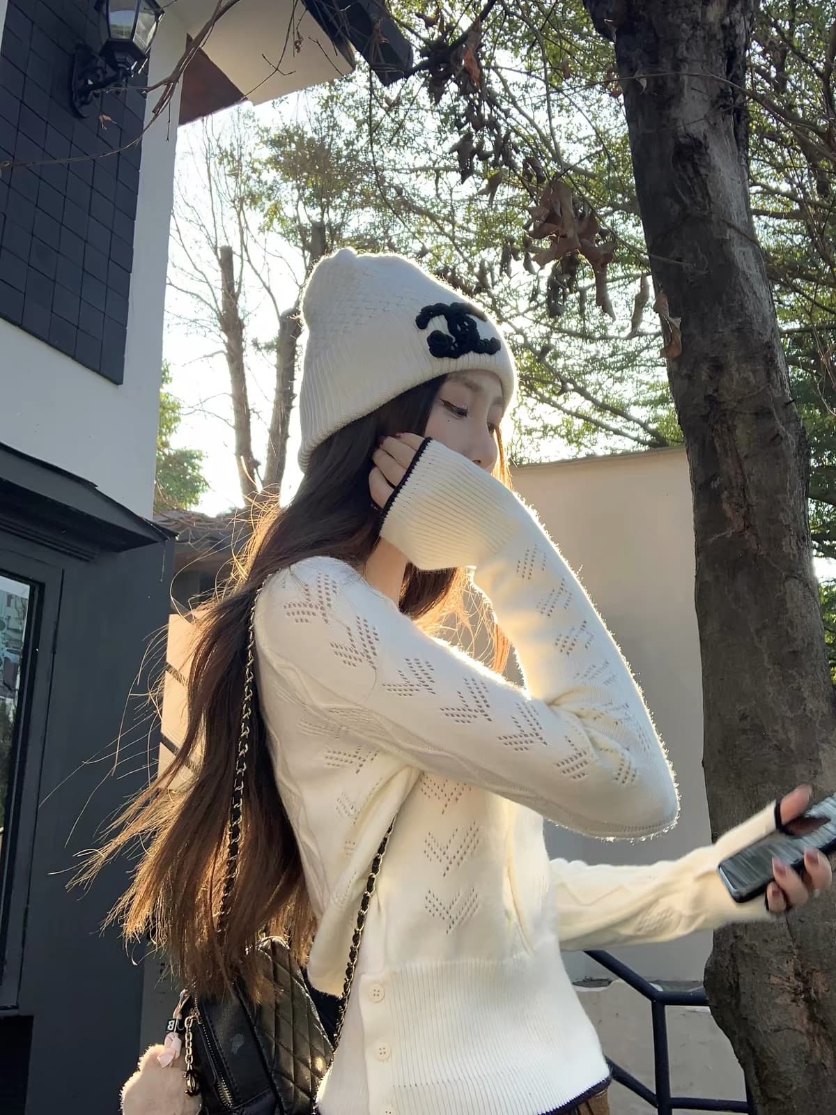 A 난초 짜다 라운드 넥 패치워크 색상 니트 스웨터 맨위 밑단 수 있습니다. 트임 스웨터 이미지 4