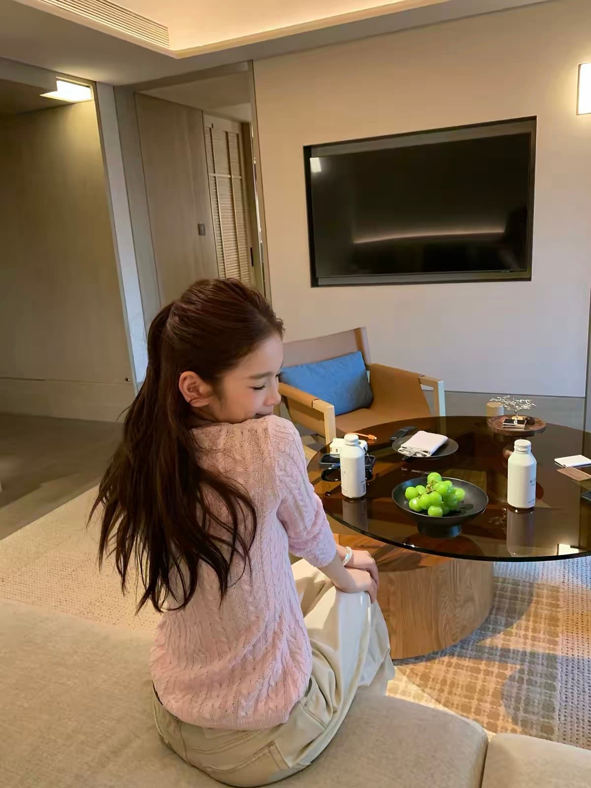 그리고 종이 모래 라운드 넥 긴팔 모직물 마이크로 루즈핏 분위기 센스 슬림해 보이는 작은 셔츠 여성 가을 상세 이미지 3