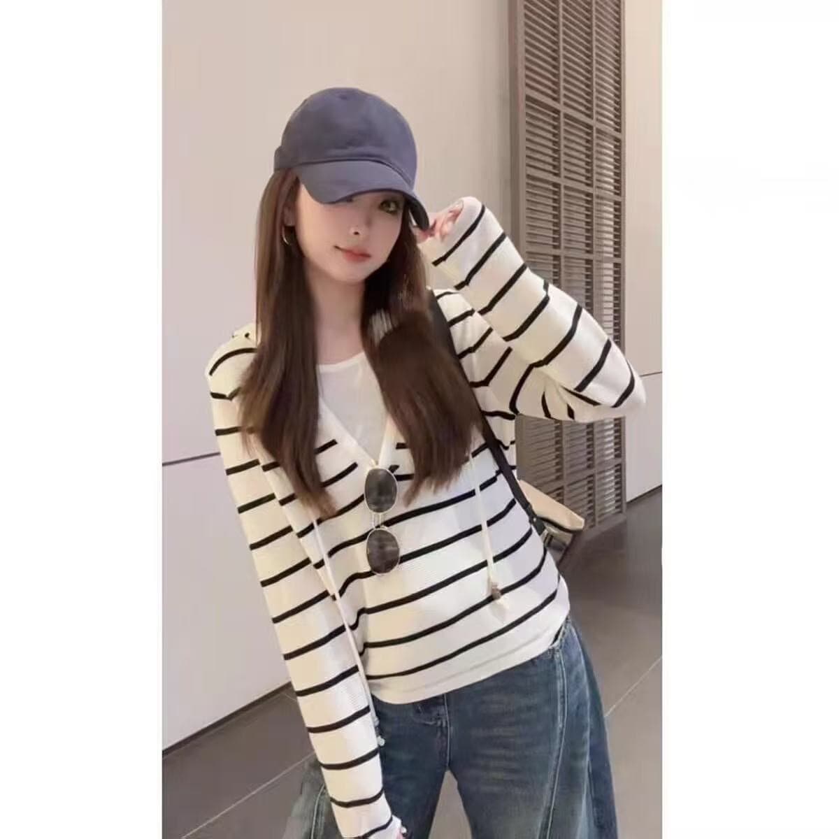 Annan uwsv 새로운 이른 가을 한 부서 작은 대중 루즈핏 캐주얼 여자 모자 셔츠 페이크 레이어드 후드 스트라이프 니트 스웨터 상세 이미지 3