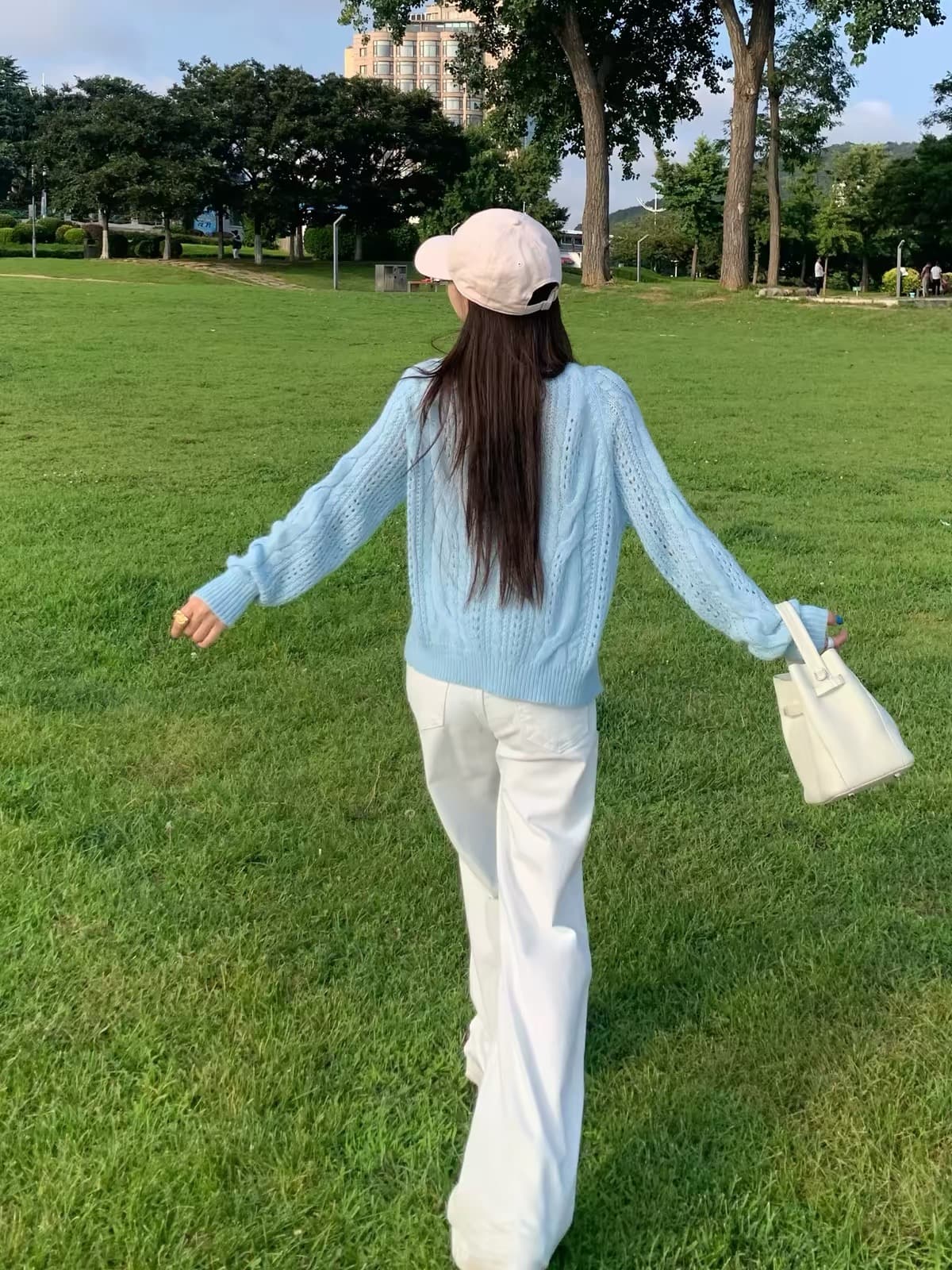 파란색 니트 오픈 가디건 여성 한 부서 부드러운 홀로우 아웃 디자인 센스 라운드 넥 긴팔 스웨터 코트 상세 이미지 5
