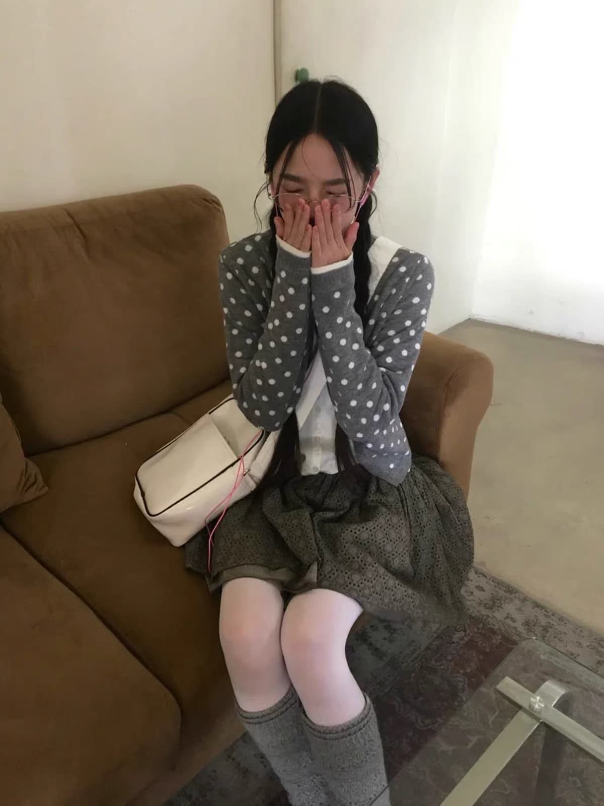 일본식 레트로 회색 도트 무늬 스웨터 여성 코트 작은 키 문예 달콤함 학생 페이크 레이어드 니트 스웨터 상세 이미지 2