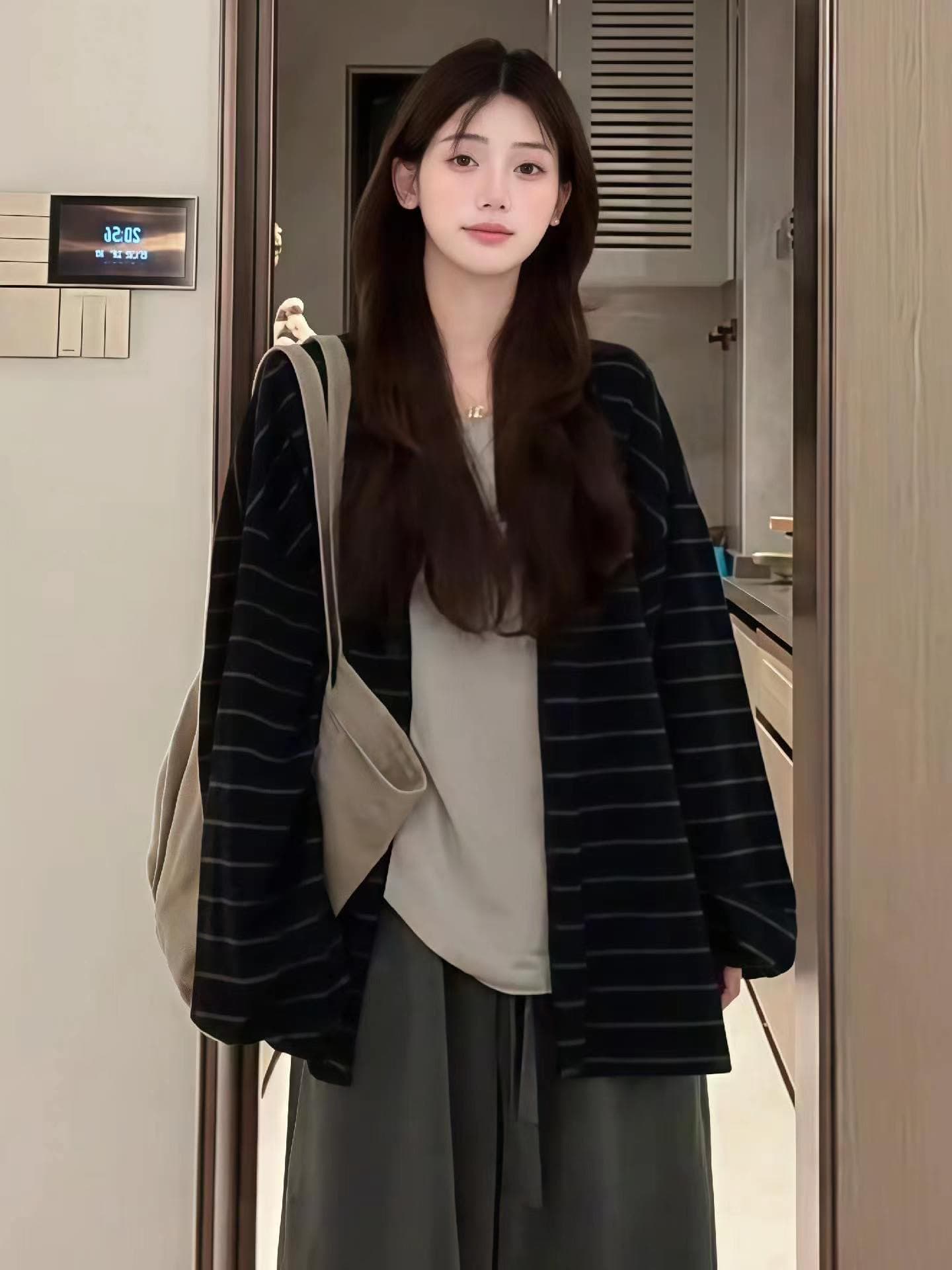 느긋한 바람 품격 캐주얼 루즈핏 슬림해 보이는 스트라이프 재킷 2026 가을 새로운 작은 대중 고급 센스 맨위 여성 의류 이미지 2