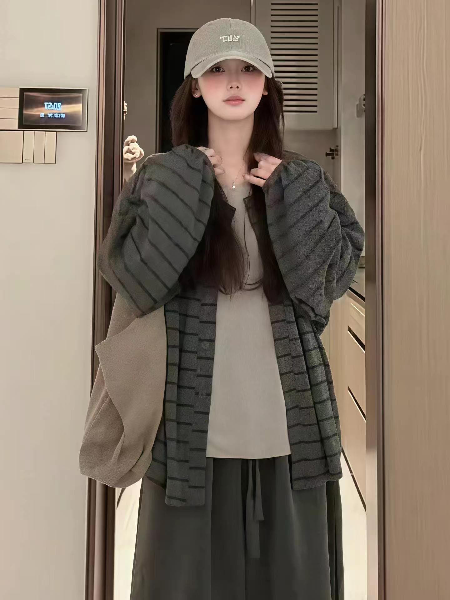 느긋한 바람 품격 캐주얼 루즈핏 슬림해 보이는 스트라이프 재킷 2026 가을 새로운 작은 대중 고급 센스 맨위 여성 의류 상세 이미지 2