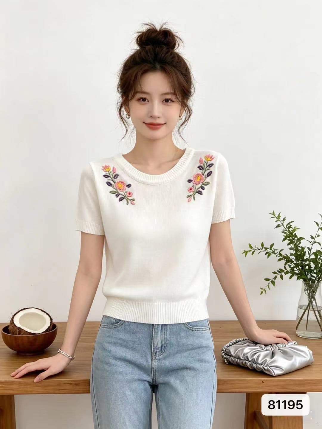 부드러운 달콤한 스타일 라운드 넥 꽃무늬 자수 장식 풀오버 반팔 상세 이미지 1