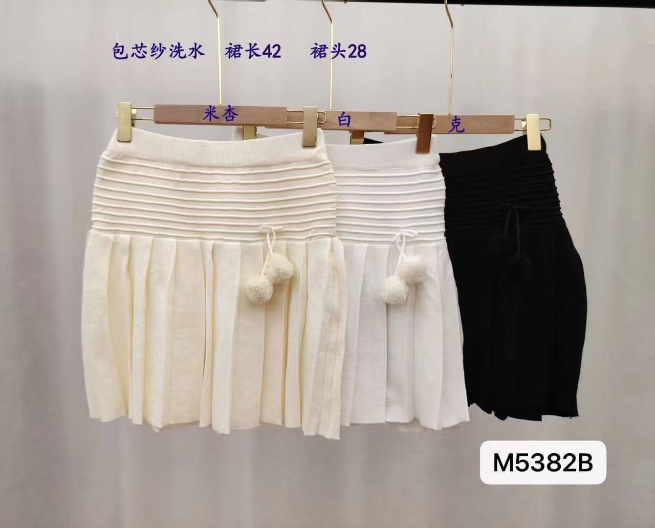 정가 순수한 욕망 V넥 레이스 홀로우 아웃 니트 반팔 가로 줄무늬 슬림해 보이는 플리츠 치마 세트 상세 이미지 4