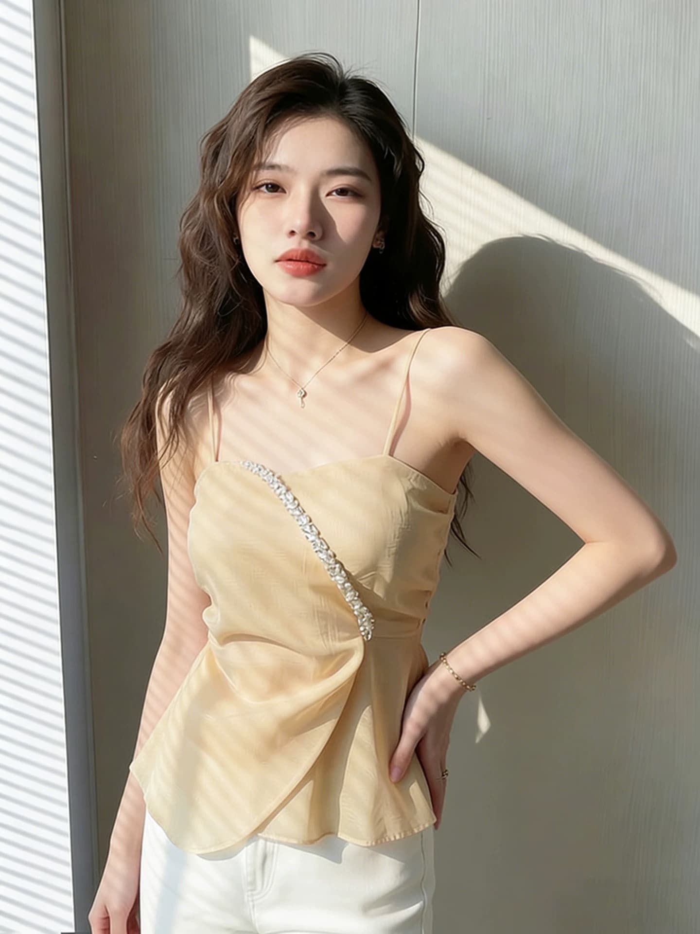 황색 캐미솔 2026 새로운 튀김 거리 고유 한 아름다운 고급 디자인 센스 다이아몬드 세팅 꼬집기 허리 작은 맨위 여름 이미지 2