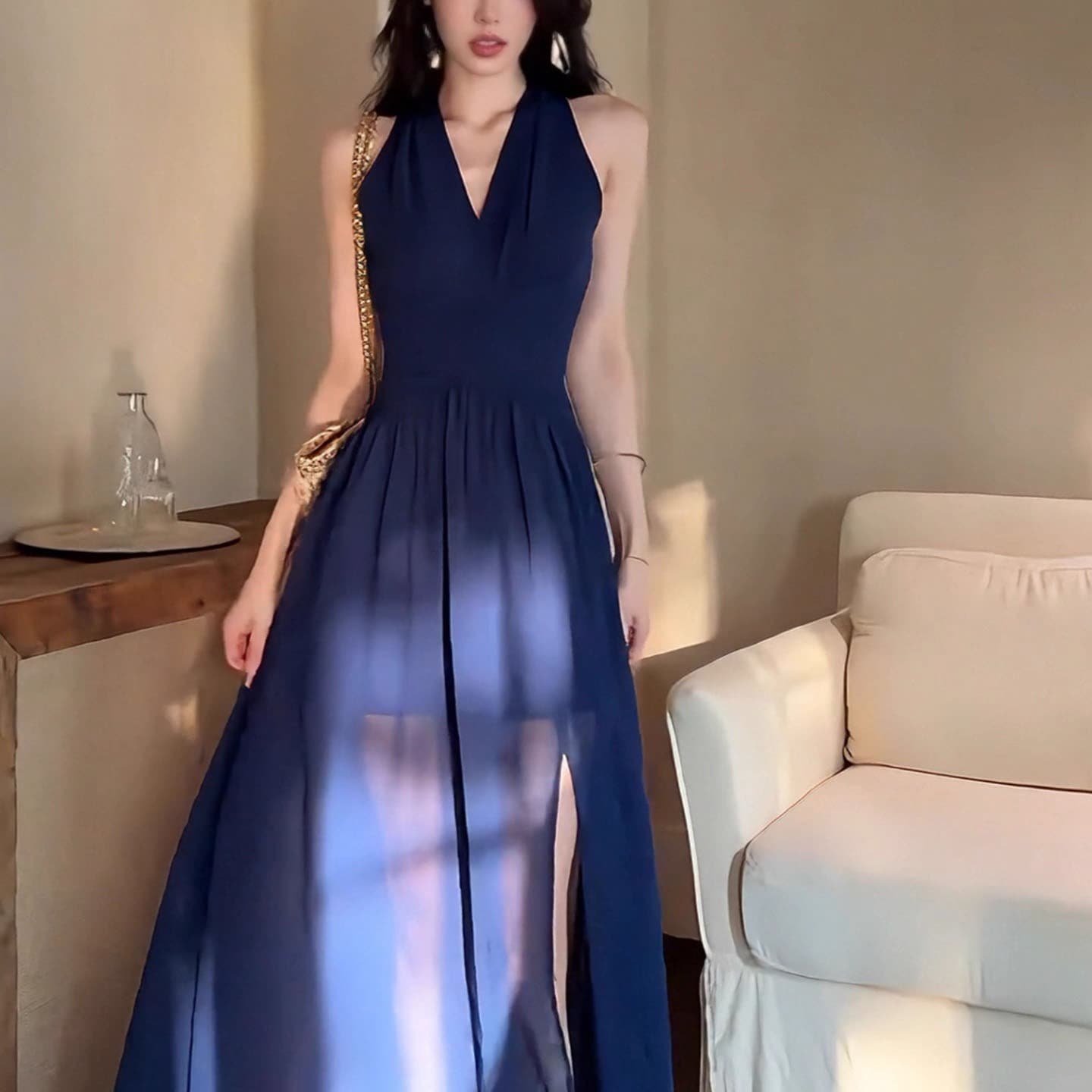 빛 럭셔리 바람 V넥 민소매 조끼 여성 드레스 2026 여름 새로운 파란색 섹시함 로얄 자매 바람 품격 롱 스커트 이미지 5