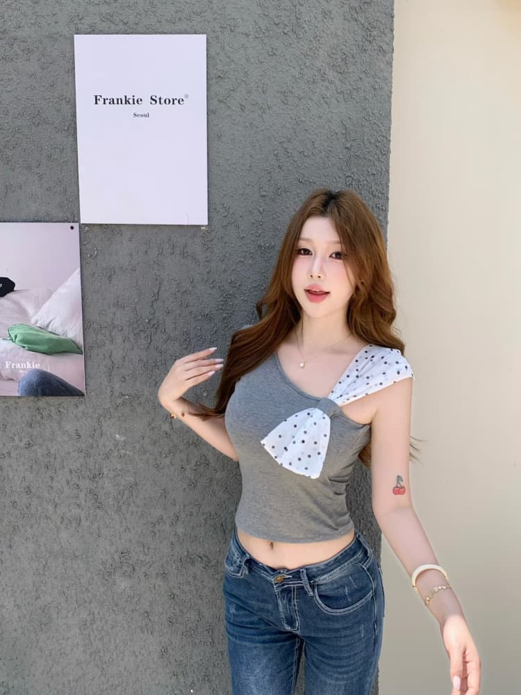 실사 정가 감소되지 않음 그라운드 순수한 욕망 달콤한 핫걸 비스듬한 어깨 도트 무늬 반팔 티셔츠 여성 몸매 가꾸기 Chic 작은 맨위 상세 이미지 2