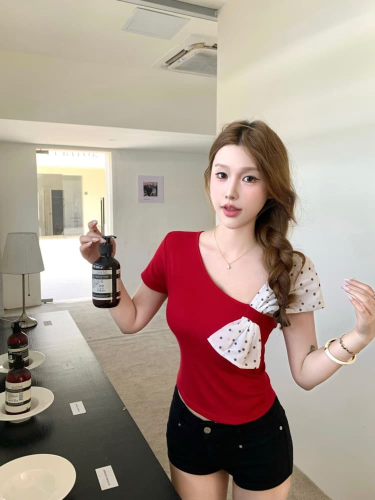 실사 정가 감소되지 않음 그라운드 순수한 욕망 달콤한 핫걸 비스듬한 어깨 도트 무늬 반팔 티셔츠 여성 몸매 가꾸기 Chic 작은 맨위 상세 이미지 15