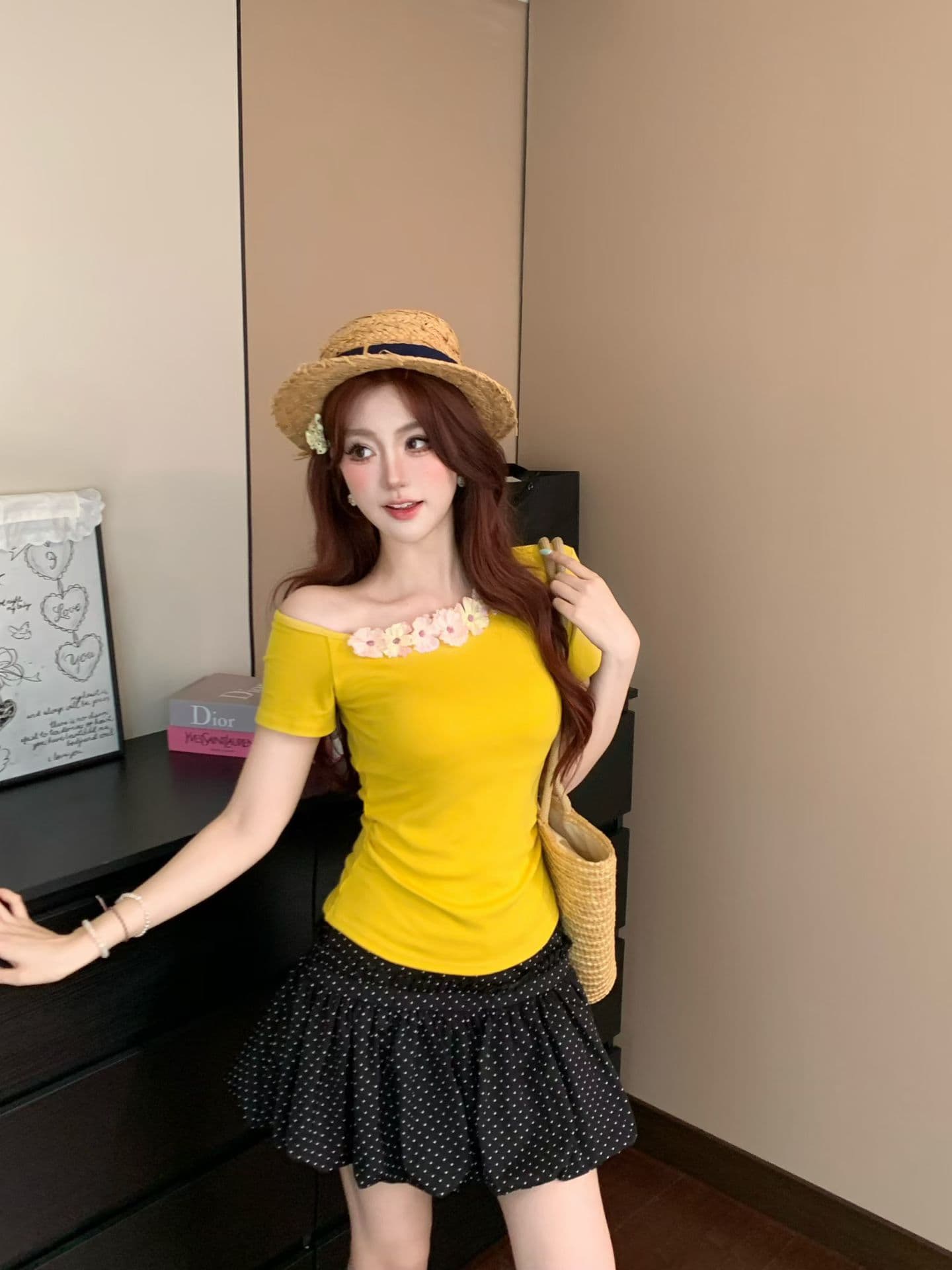 실사 정가 감소되지 않음 활력 활력 바람 색상 꽃 비스듬한 어깨 티셔츠 몸매 가꾸기 Chic 오프숄더 반팔 셔츠 상세 이미지 1