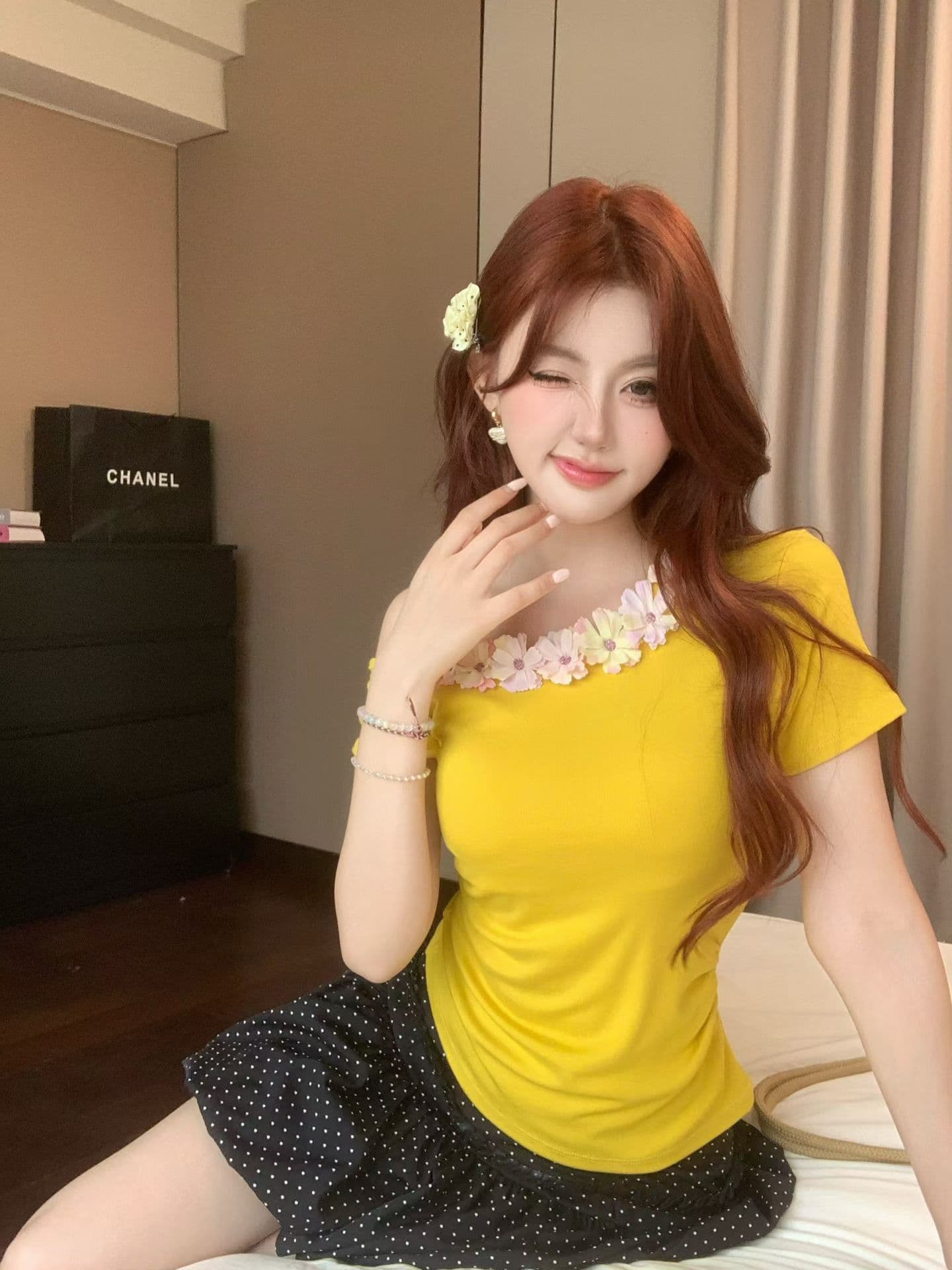 실사 정가 감소되지 않음 활력 활력 바람 색상 꽃 비스듬한 어깨 티셔츠 몸매 가꾸기 Chic 오프숄더 반팔 셔츠 상세 이미지 3