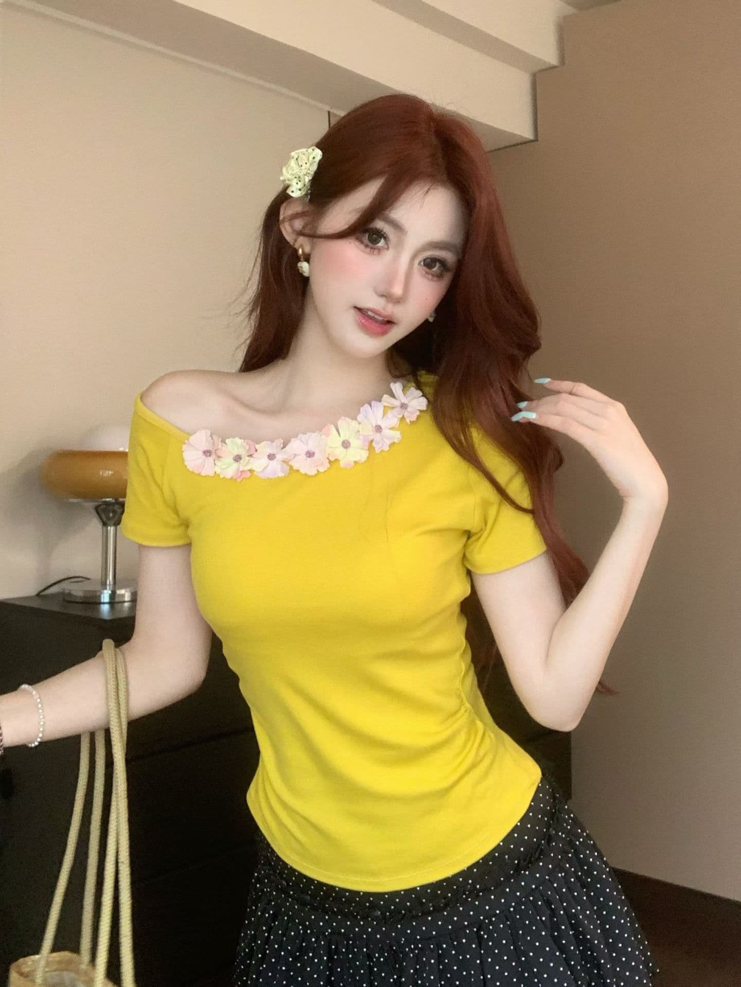 실사 정가 감소되지 않음 활력 활력 바람 색상 꽃 비스듬한 어깨 티셔츠 몸매 가꾸기 Chic 오프숄더 반팔 셔츠 상세 이미지 4