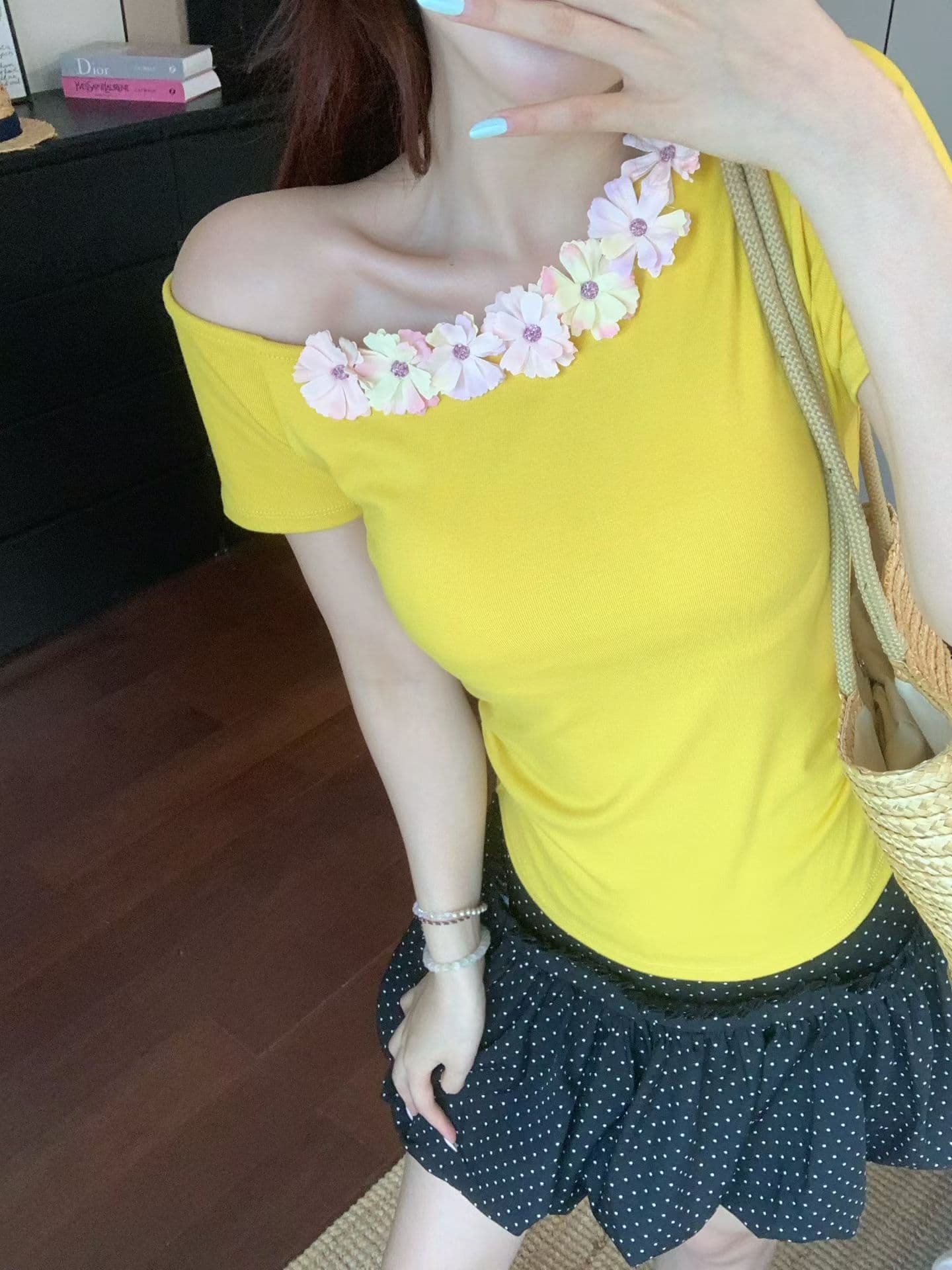 실사 정가 감소되지 않음 활력 활력 바람 색상 꽃 비스듬한 어깨 티셔츠 몸매 가꾸기 Chic 오프숄더 반팔 셔츠 상세 이미지 6
