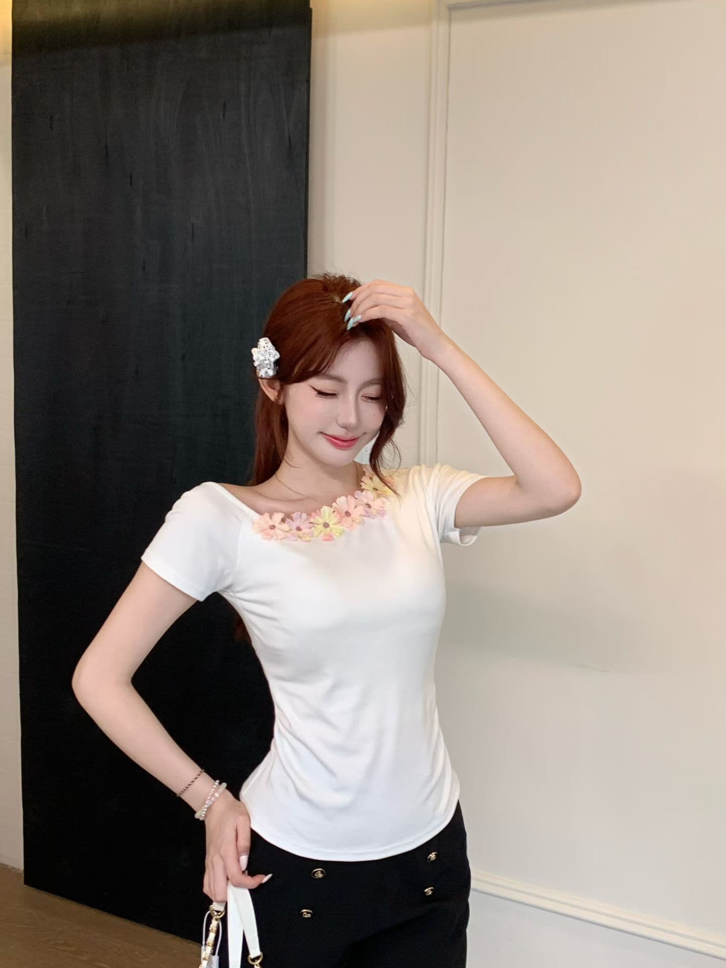 실사 정가 감소되지 않음 활력 활력 바람 색상 꽃 비스듬한 어깨 티셔츠 몸매 가꾸기 Chic 오프숄더 반팔 셔츠 상세 이미지 10