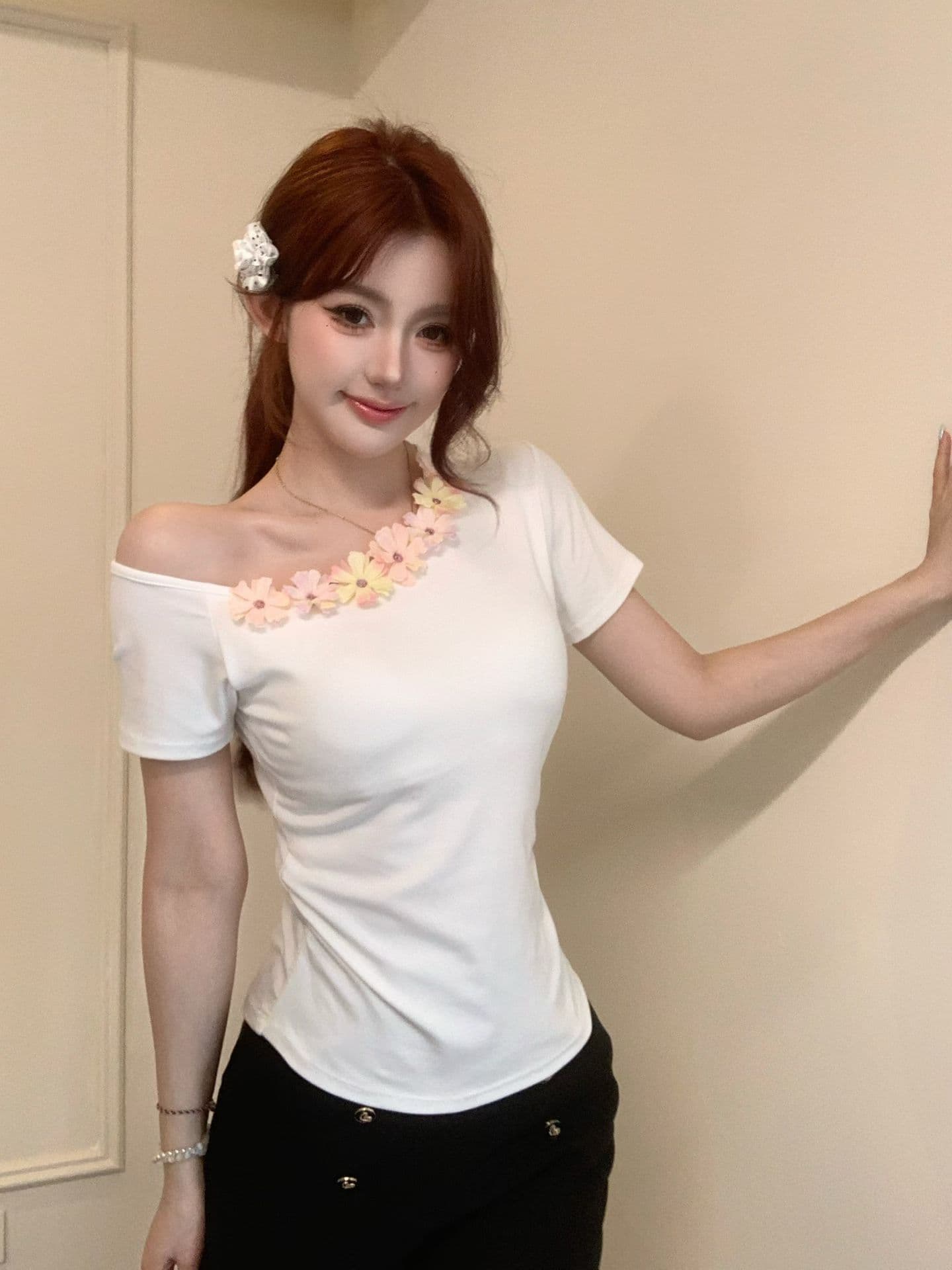 실사 정가 감소되지 않음 활력 활력 바람 색상 꽃 비스듬한 어깨 티셔츠 몸매 가꾸기 Chic 오프숄더 반팔 셔츠 상세 이미지 11
