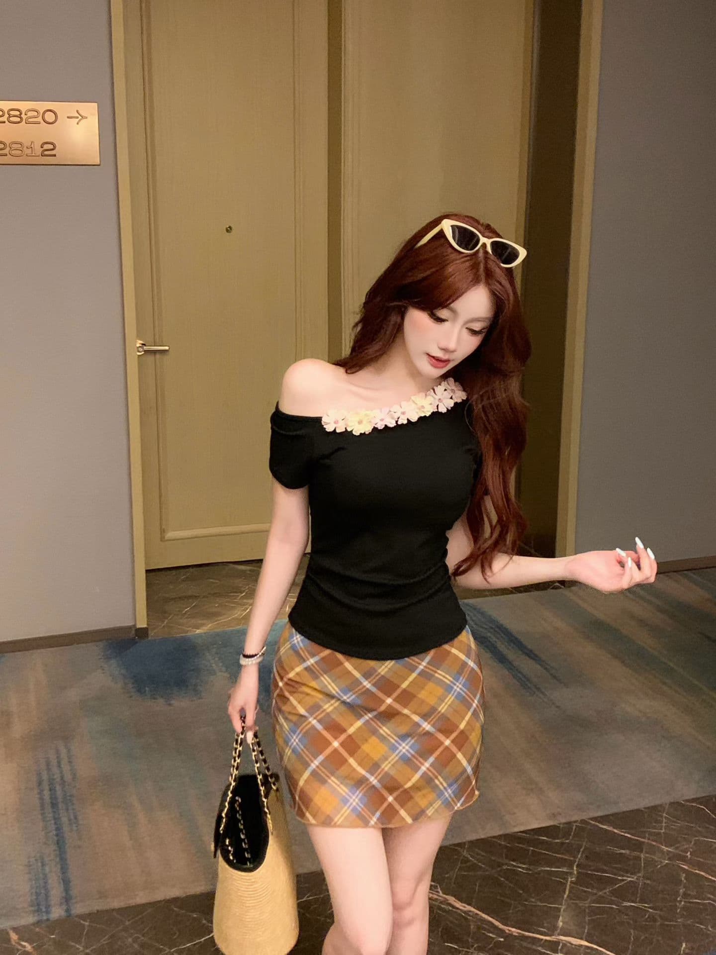 실사 정가 감소되지 않음 활력 활력 바람 색상 꽃 비스듬한 어깨 티셔츠 몸매 가꾸기 Chic 오프숄더 반팔 셔츠 상세 이미지 16