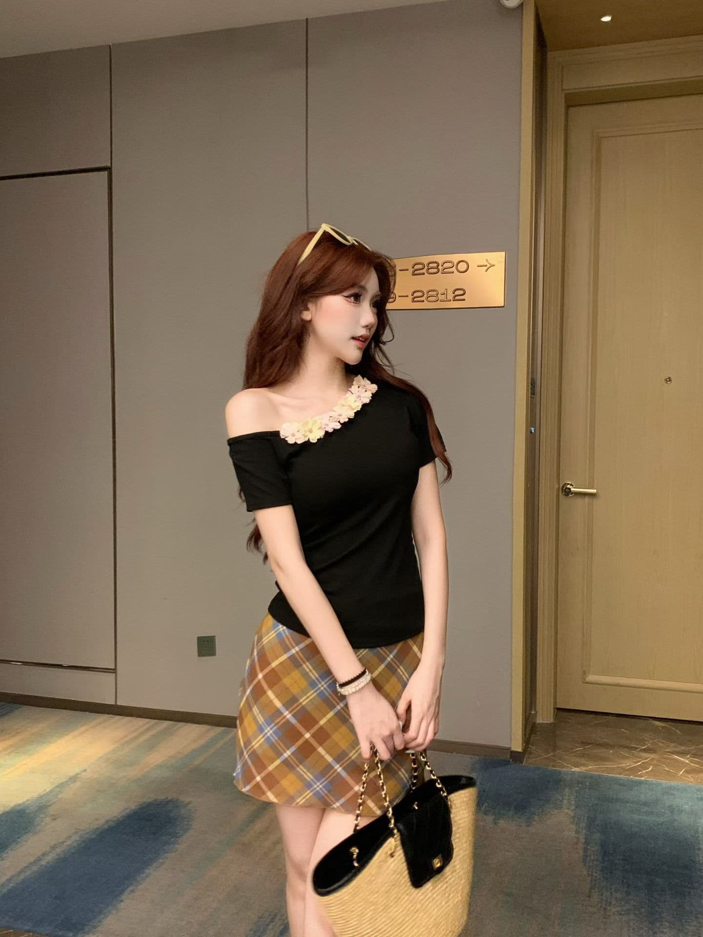 실사 정가 감소되지 않음 활력 활력 바람 색상 꽃 비스듬한 어깨 티셔츠 몸매 가꾸기 Chic 오프숄더 반팔 셔츠 상세 이미지 18