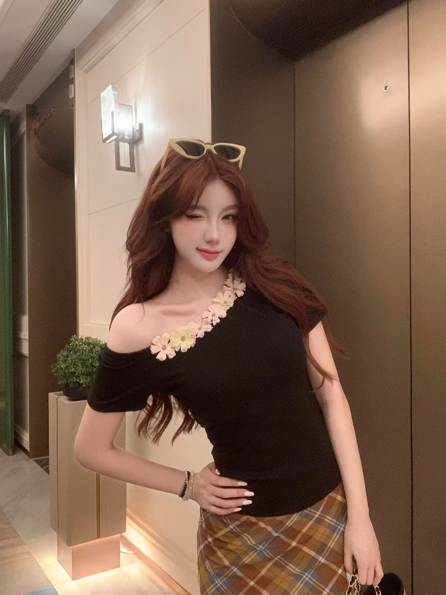 실사 정가 감소되지 않음 활력 활력 바람 색상 꽃 비스듬한 어깨 티셔츠 몸매 가꾸기 Chic 오프숄더 반팔 셔츠 상세 이미지 21
