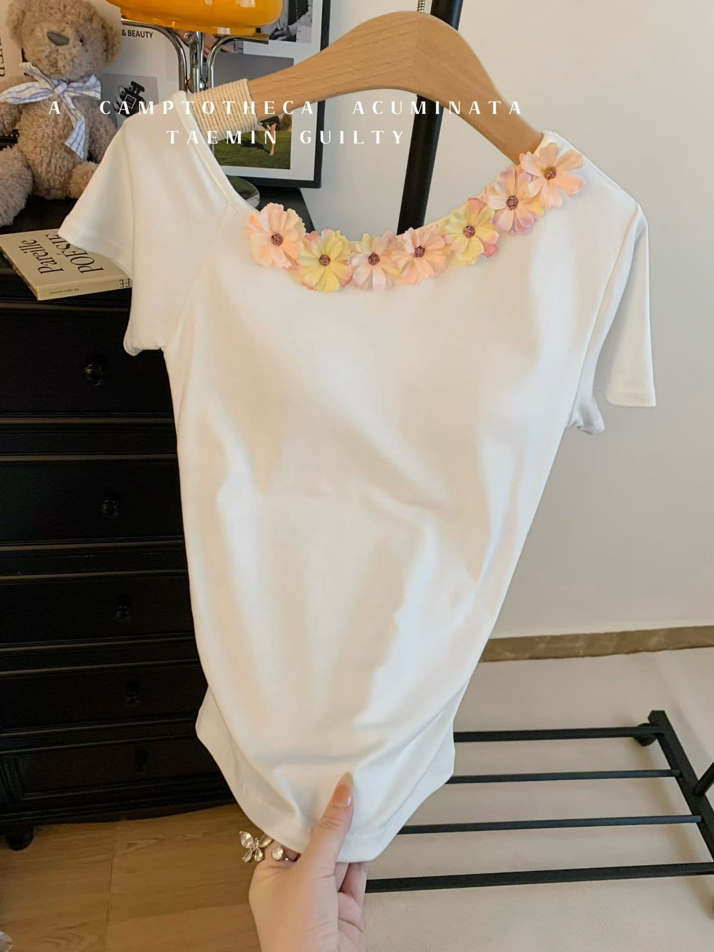 실사 정가 감소되지 않음 활력 활력 바람 색상 꽃 비스듬한 어깨 티셔츠 몸매 가꾸기 Chic 오프숄더 반팔 셔츠 상세 이미지 30