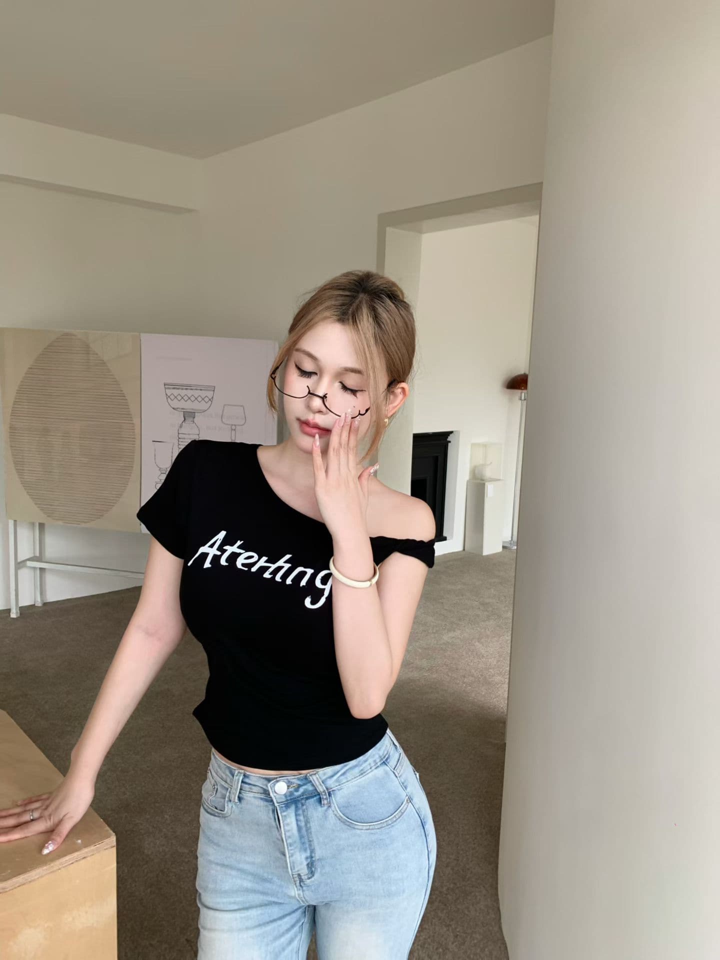 실사 정가 감소되지 않음 순수한 욕망 바람 비스듬한 어깨 패치워크 알파벳 프린트 반팔 티셔츠 여성 몸매 가꾸기 원피스 벨트 가슴 패드 상세 이미지 14
