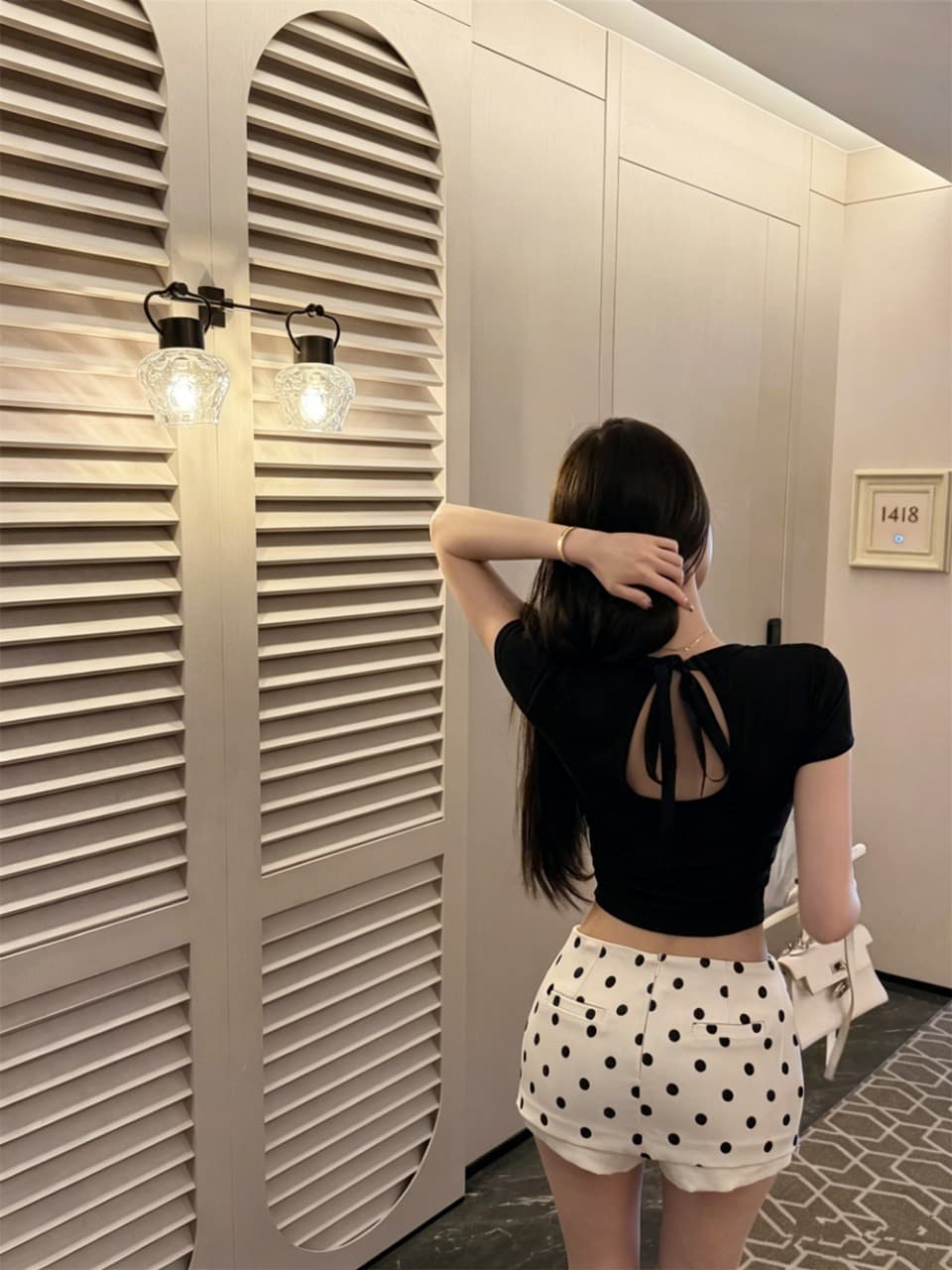 실사 정가 감소되지 않음 뒤로 홀로우 아웃 레이스업 긍정적 인 어깨 스트라이프 티셔츠 몸매 가꾸기 슬림해 보이는 싱글 착용 이슬 뼈의 맨위 트렌디 상세 이미지 14