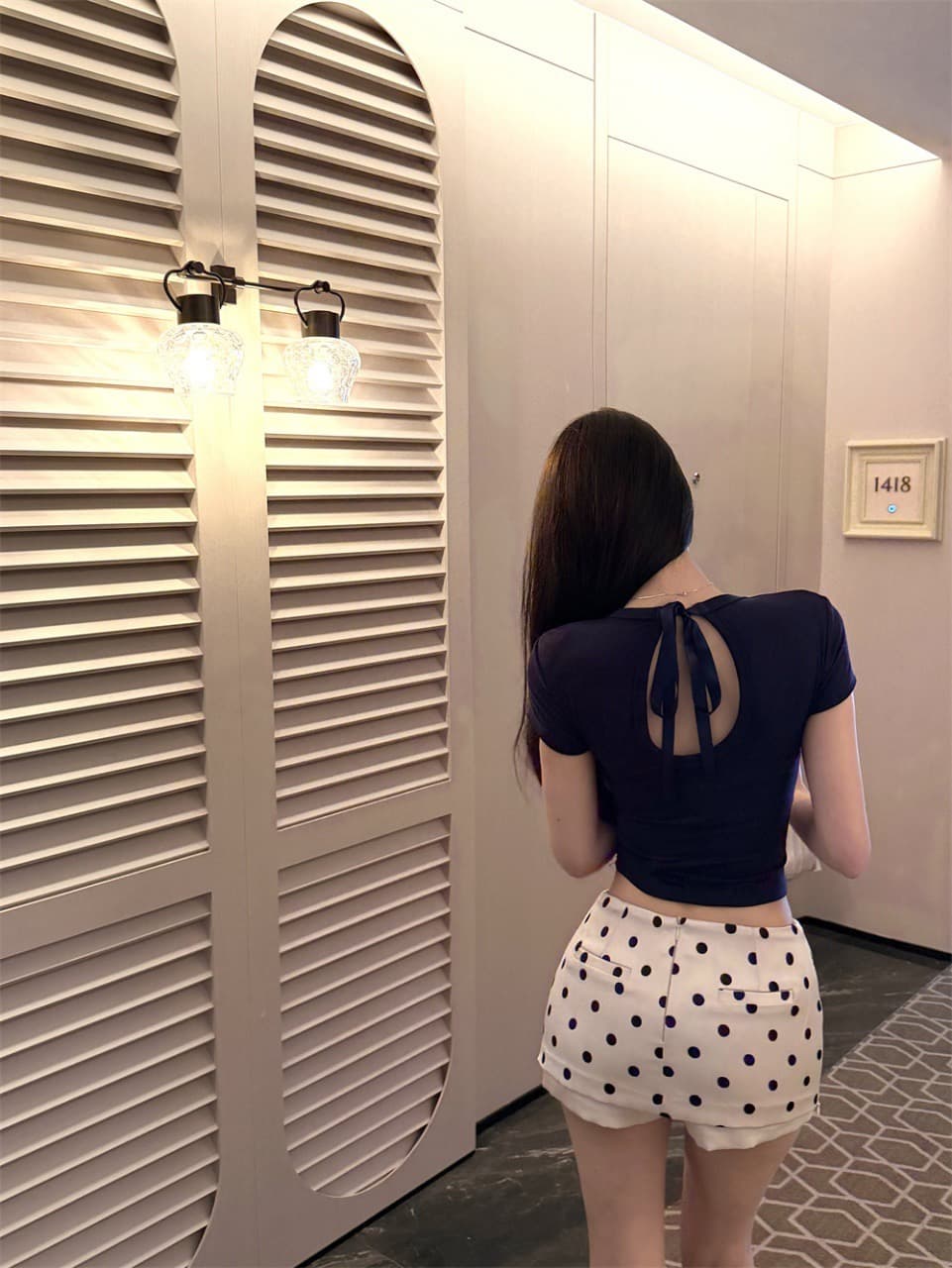 실사 정가 감소되지 않음 뒤로 홀로우 아웃 레이스업 긍정적 인 어깨 스트라이프 티셔츠 몸매 가꾸기 슬림해 보이는 싱글 착용 이슬 뼈의 맨위 트렌디 상세 이미지 24