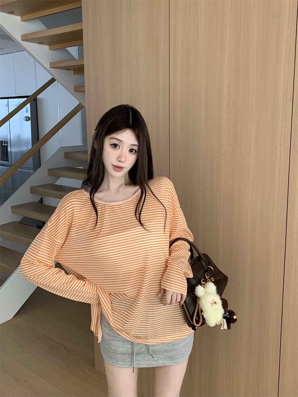 실사 정가 감소되지 않음 26 년 새로운 백리스 스트랩 스트라이프 긴팔 티셔츠 여성 얇은 스타일 디자인 센스 자외선 차단 블라우스 상세 이미지 3