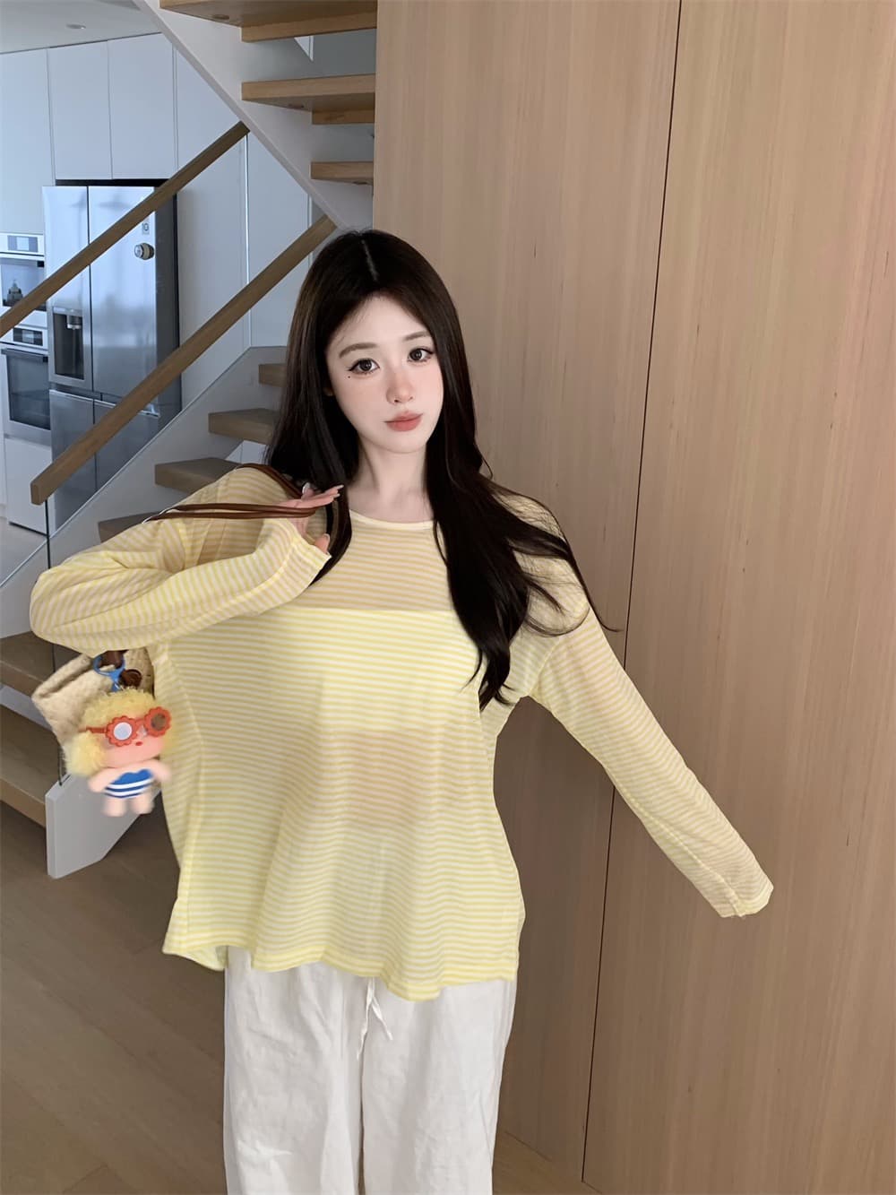 실사 정가 감소되지 않음 26 년 새로운 백리스 스트랩 스트라이프 긴팔 티셔츠 여성 얇은 스타일 디자인 센스 자외선 차단 블라우스 상세 이미지 9