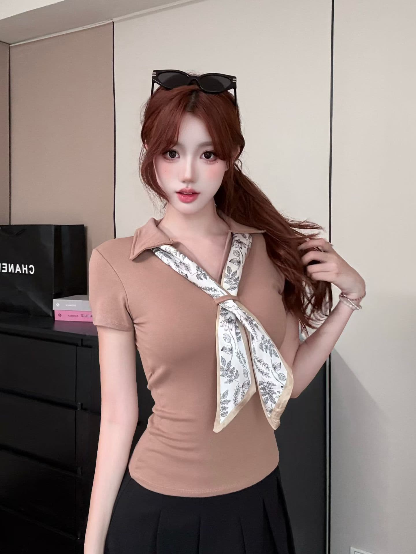 실사 정가 감소되지 않음 작은 샤넬 스타일 프린트 스카프 폴로 칼라 반팔 티셔츠 여성 몸매 가꾸기 슬림해 보이는 만나는 맨위 상세 이미지 26