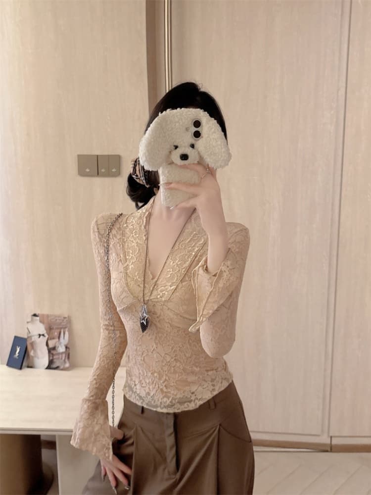실사 정가 감소되지 않음 가을 화이트 V넥 긴팔 레이스 티셔츠 여성 순수한 욕망 섹시함 몸매 가꾸기 얇은 스타일 만나는 맨위