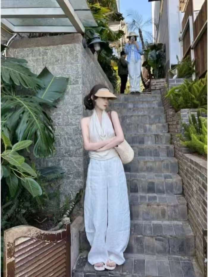 프랑스식 품격 디자인 센스 핫걸 순수한 욕망 바람 행침 목 섹시함 백리스 흔들다 칼라 슬림해 보이는 몸매 가꾸기 연령 감소 조끼 여성 이미지 4