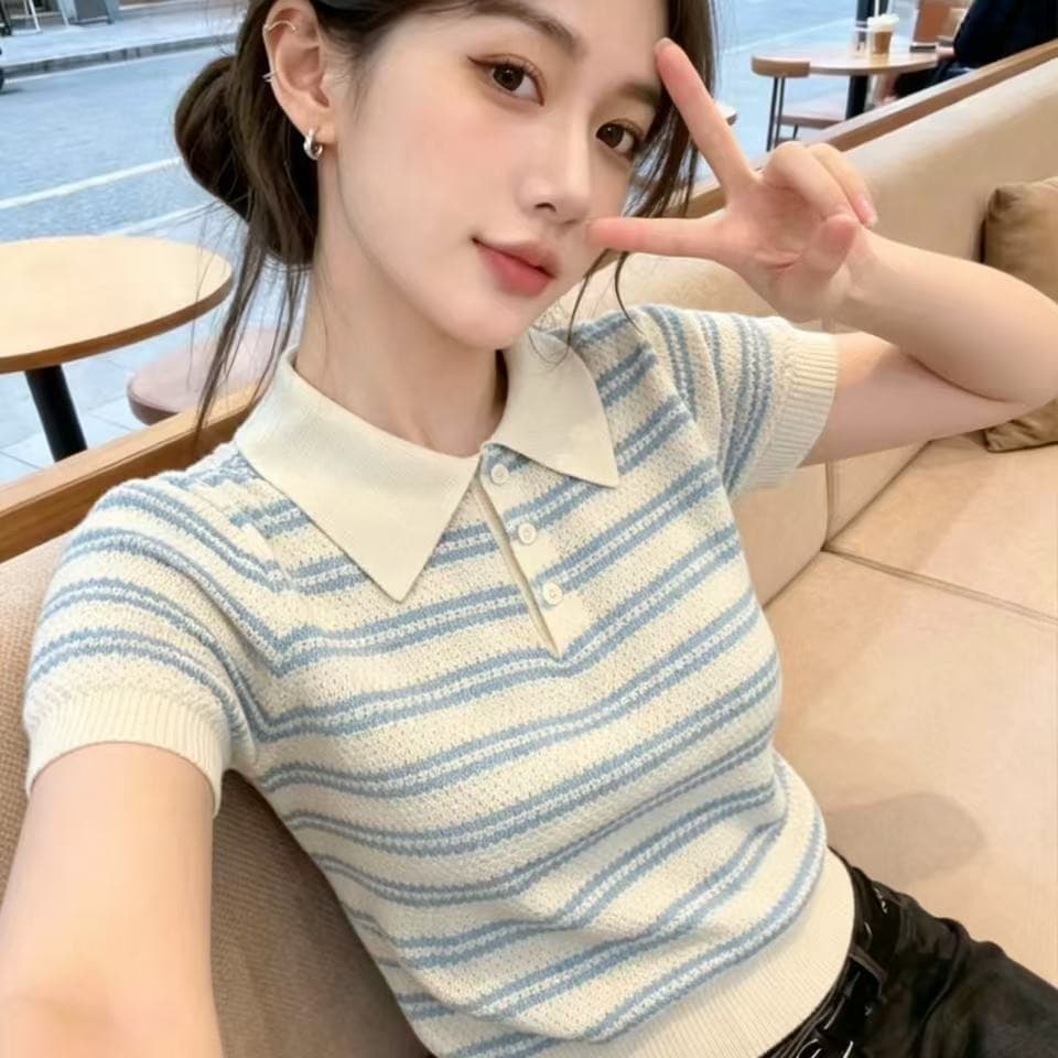 스트라이프 배색 니트 스웨터 반팔 티셔츠 여성 여름 디자인 센스 작은 대중 POLO 칼라 얼음 실크 얇은 스타일 긍정적 인 어깨 의류 이미지 5