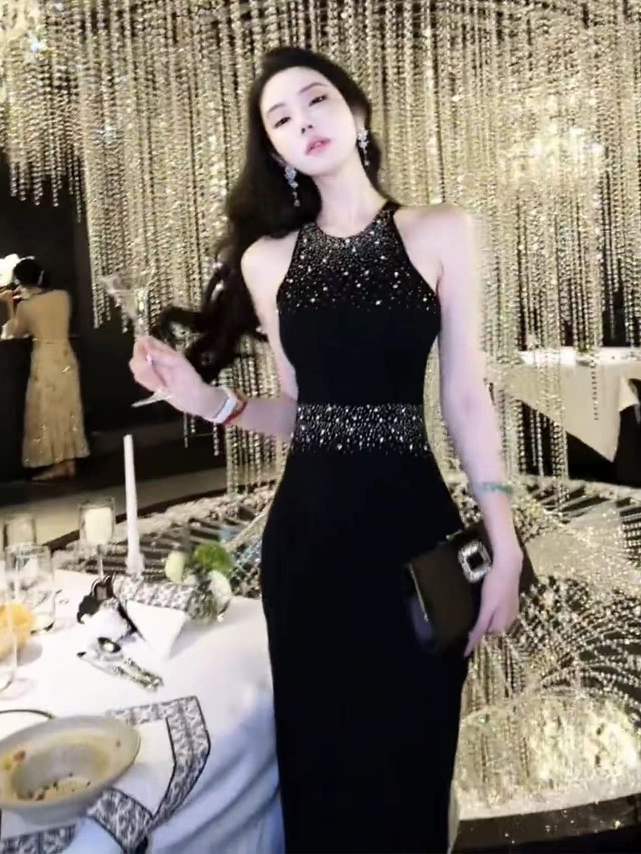 여름 중요 경우 프랑스식 사소한 연회 롱 스커트 아름다운 서리가 내린 부서 핫픽스 비즈 박기 행침 목 니트 드레스 상세 이미지 5