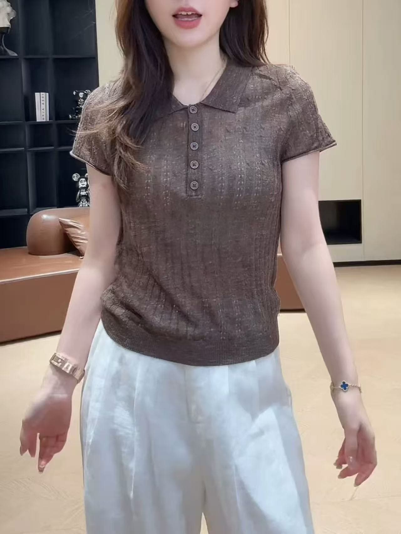 핑크색 홀로우 아웃 POLO 칼라 반팔 니트 스웨터 여성 여름 슬림해 보이는 티셔츠 2026 년 새로운 연령 감소 다용도 맨위 이미지 3